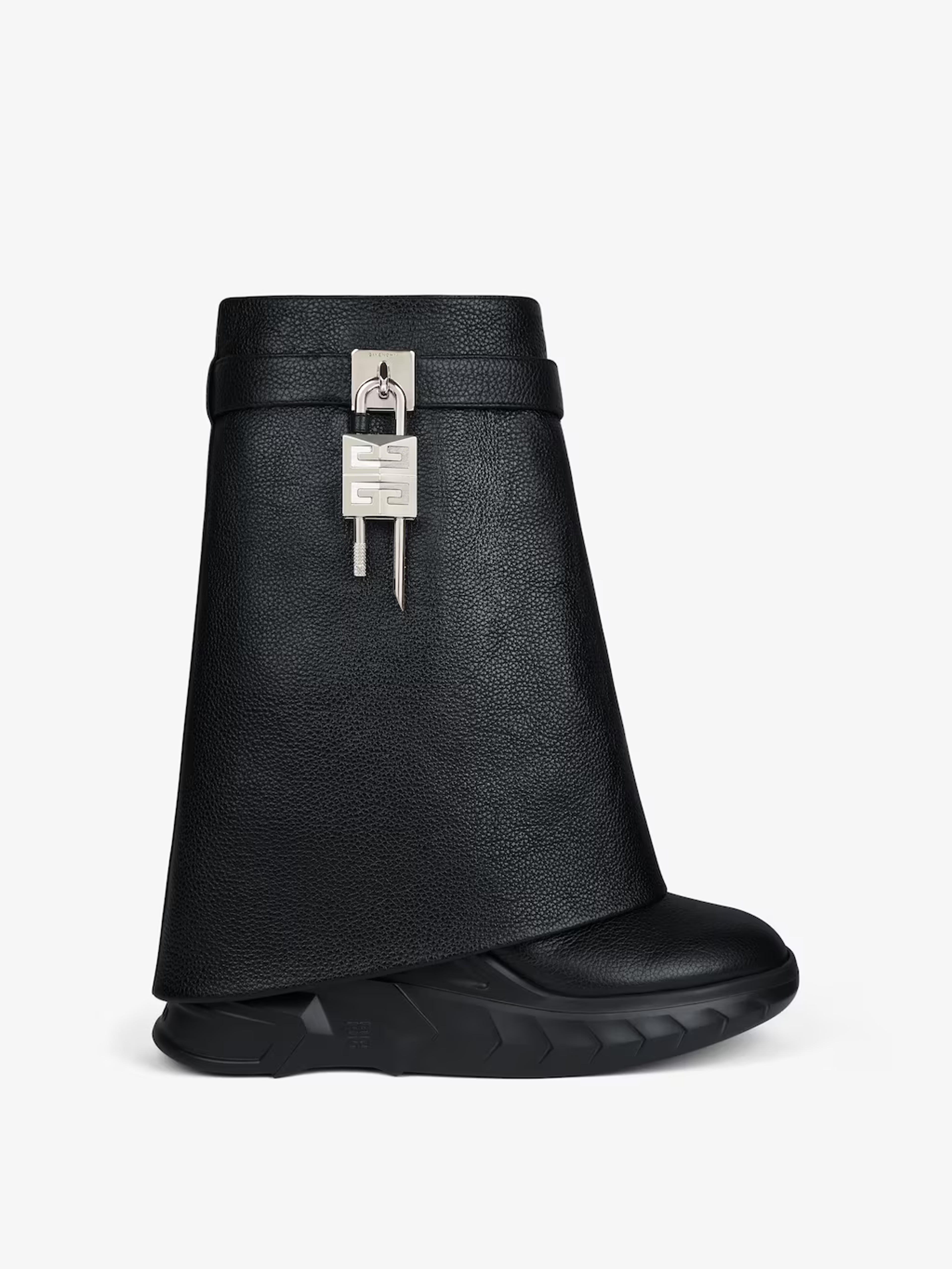 Shark Lock Biker ankle boots in grained leather | Givenchy CA