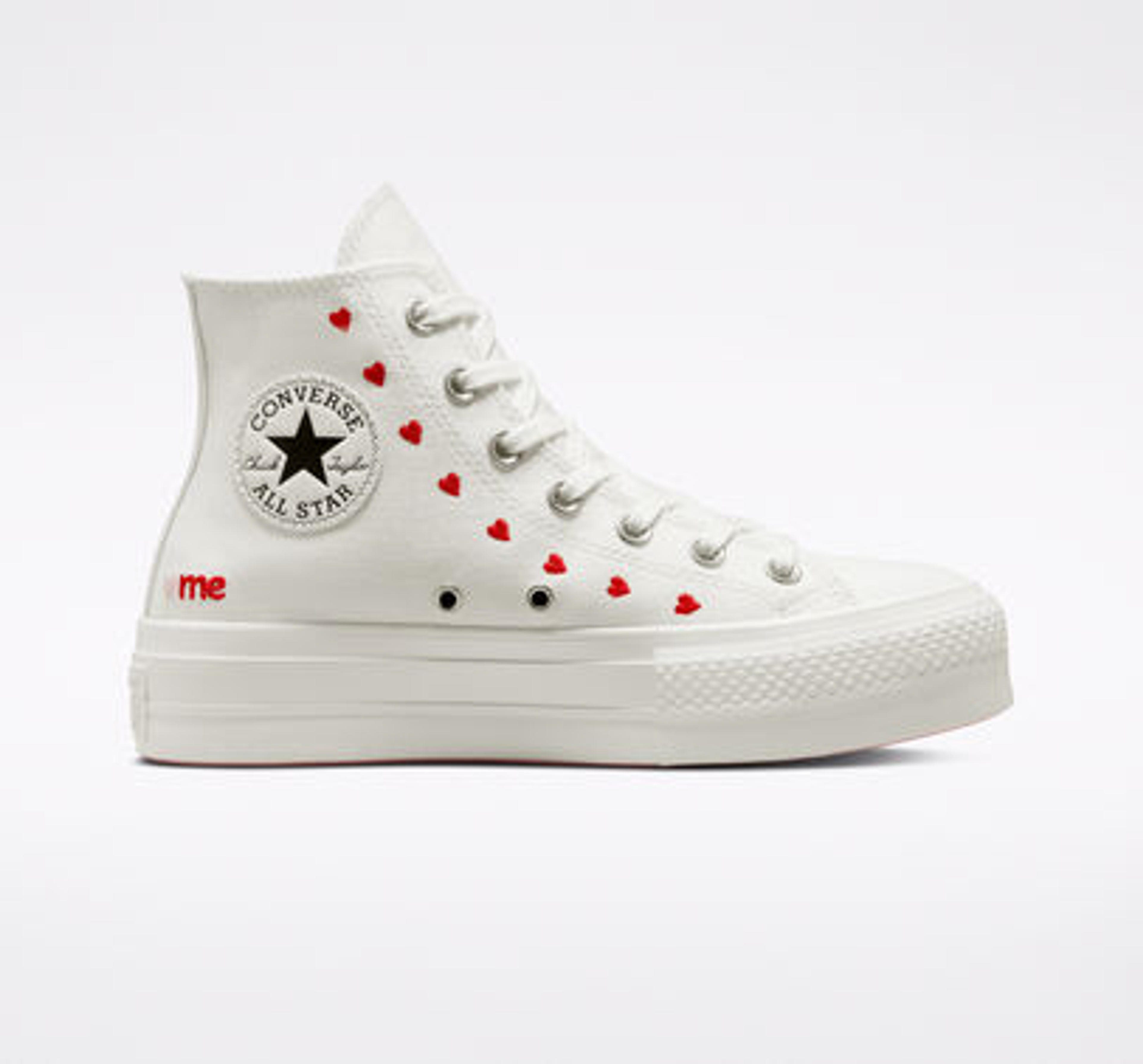 Chuck Taylor All Star Lift Platform Embroidered Hearts