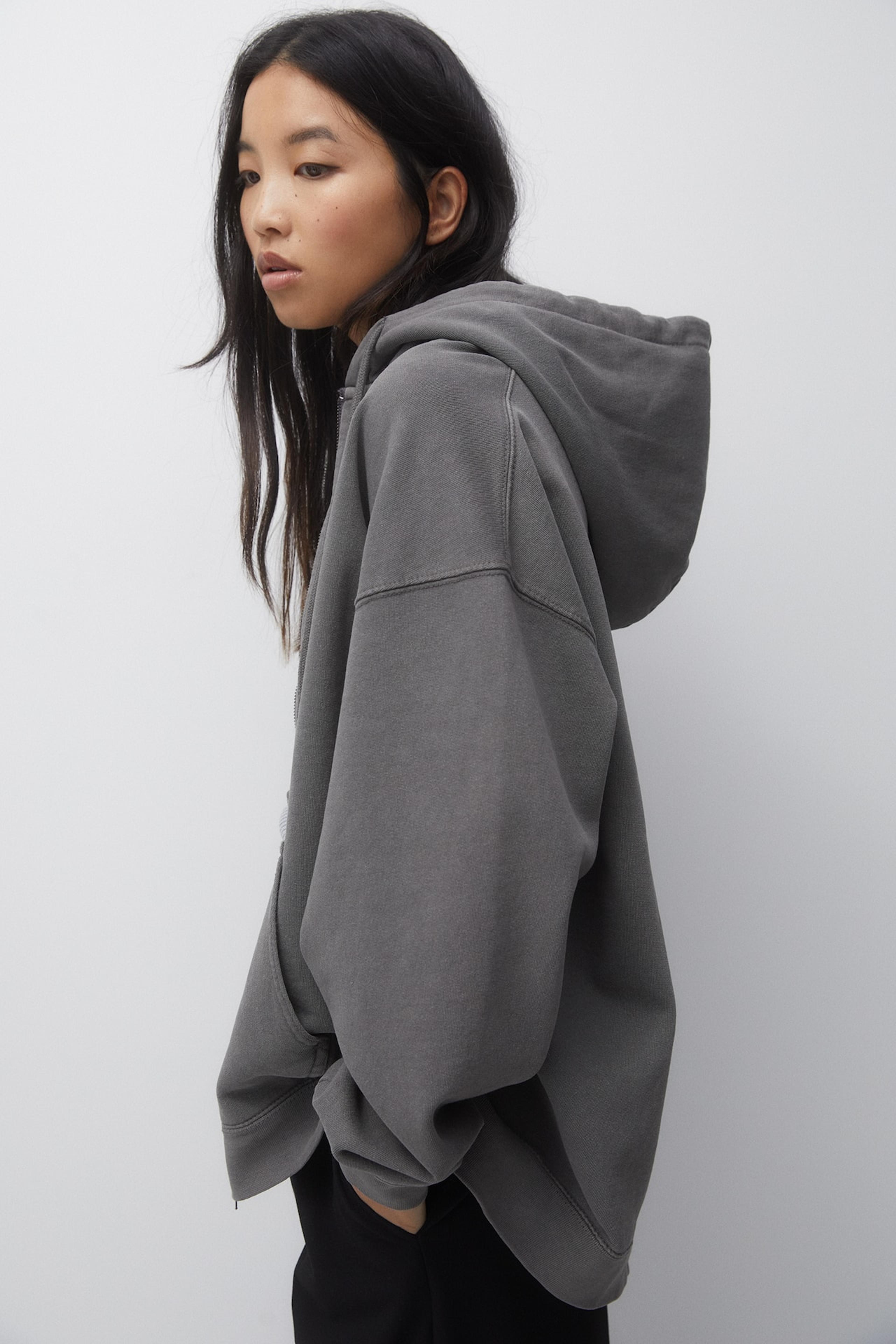 Oversize sweatshirt with zipper - pull&bear