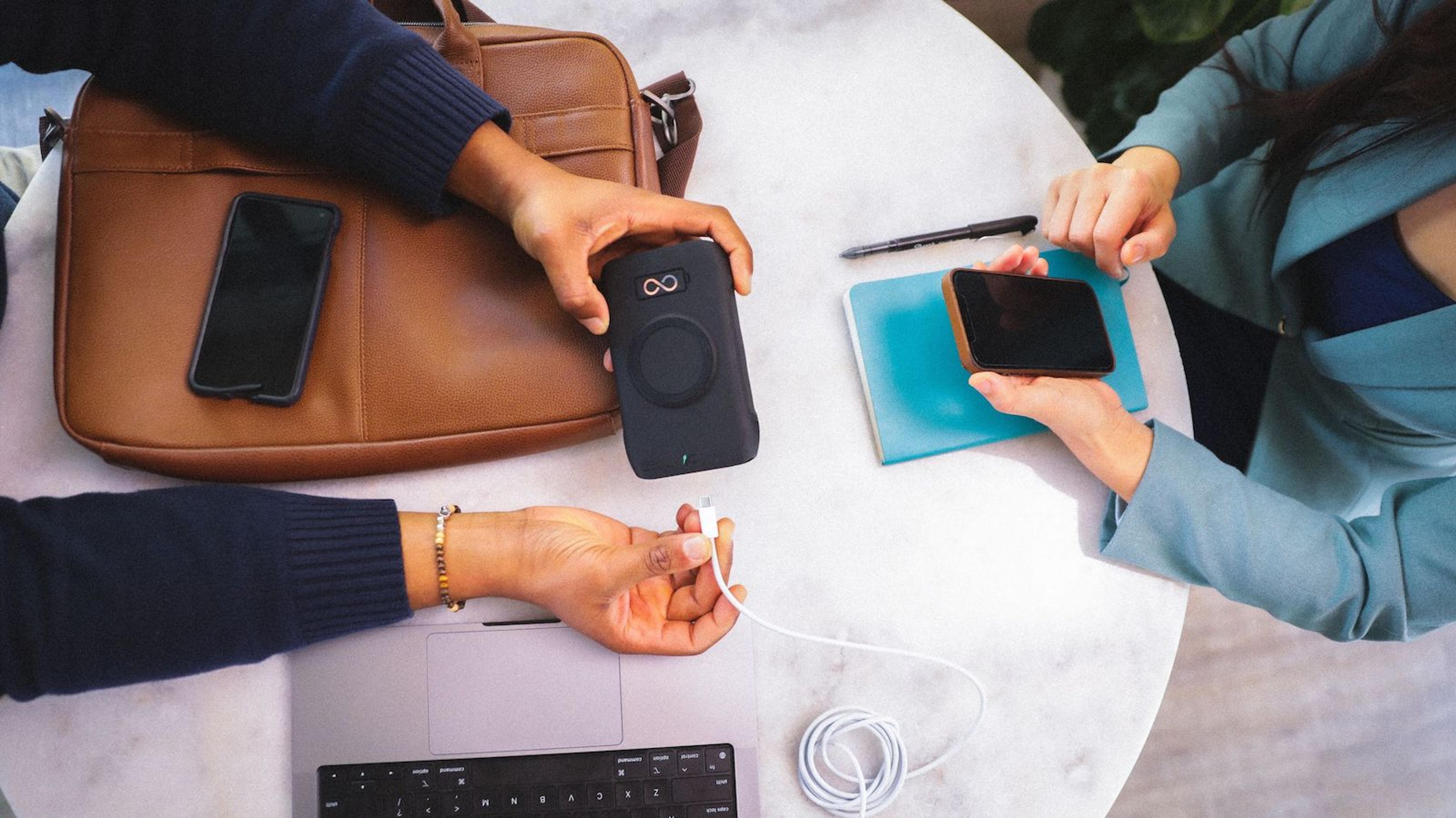 P4 wireless power bank charges 30% faster than power delivery (PD) with InstaCharge tech » Gadget Flow