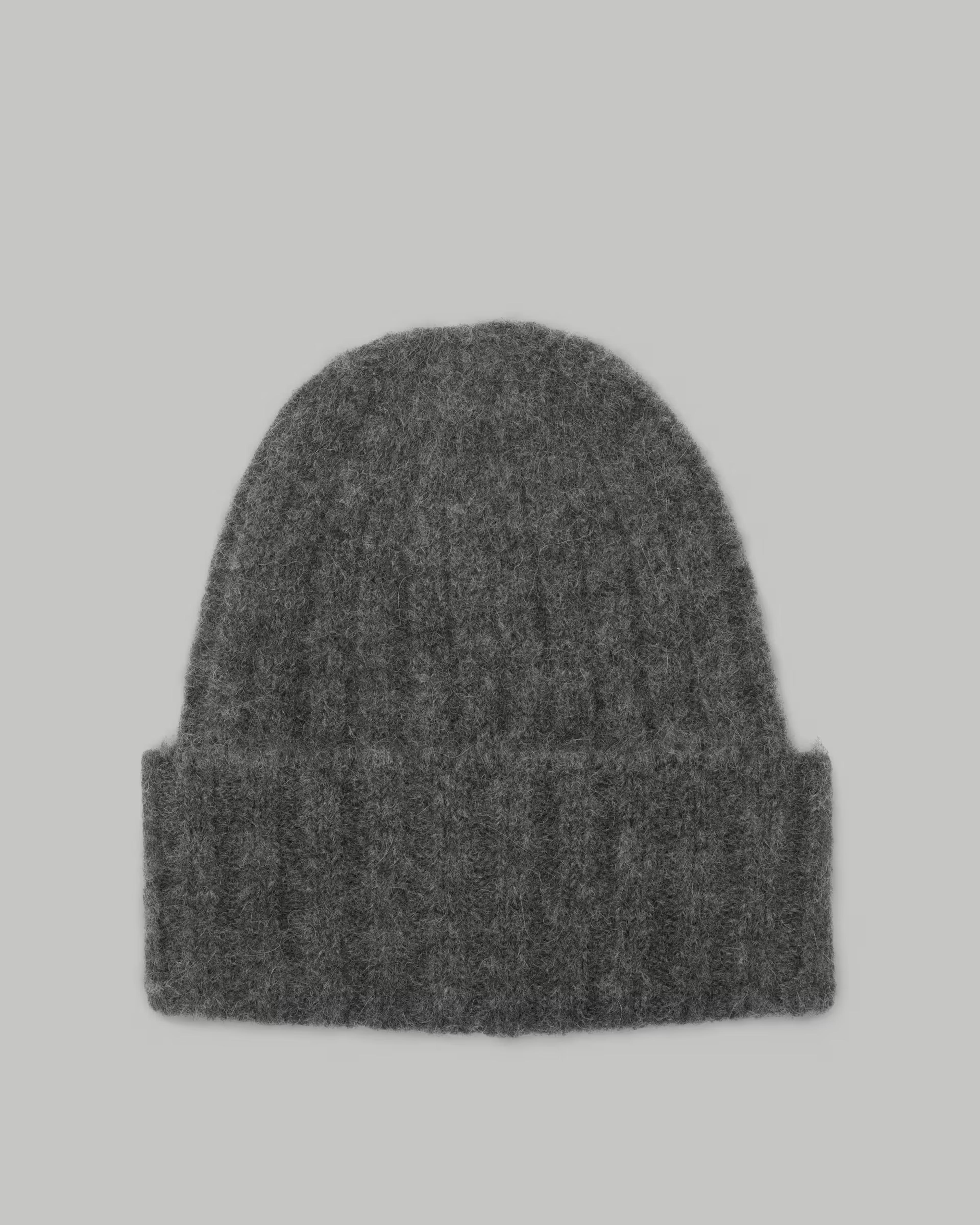 The Alpaca Beanie Dark Charcoal – Everlane