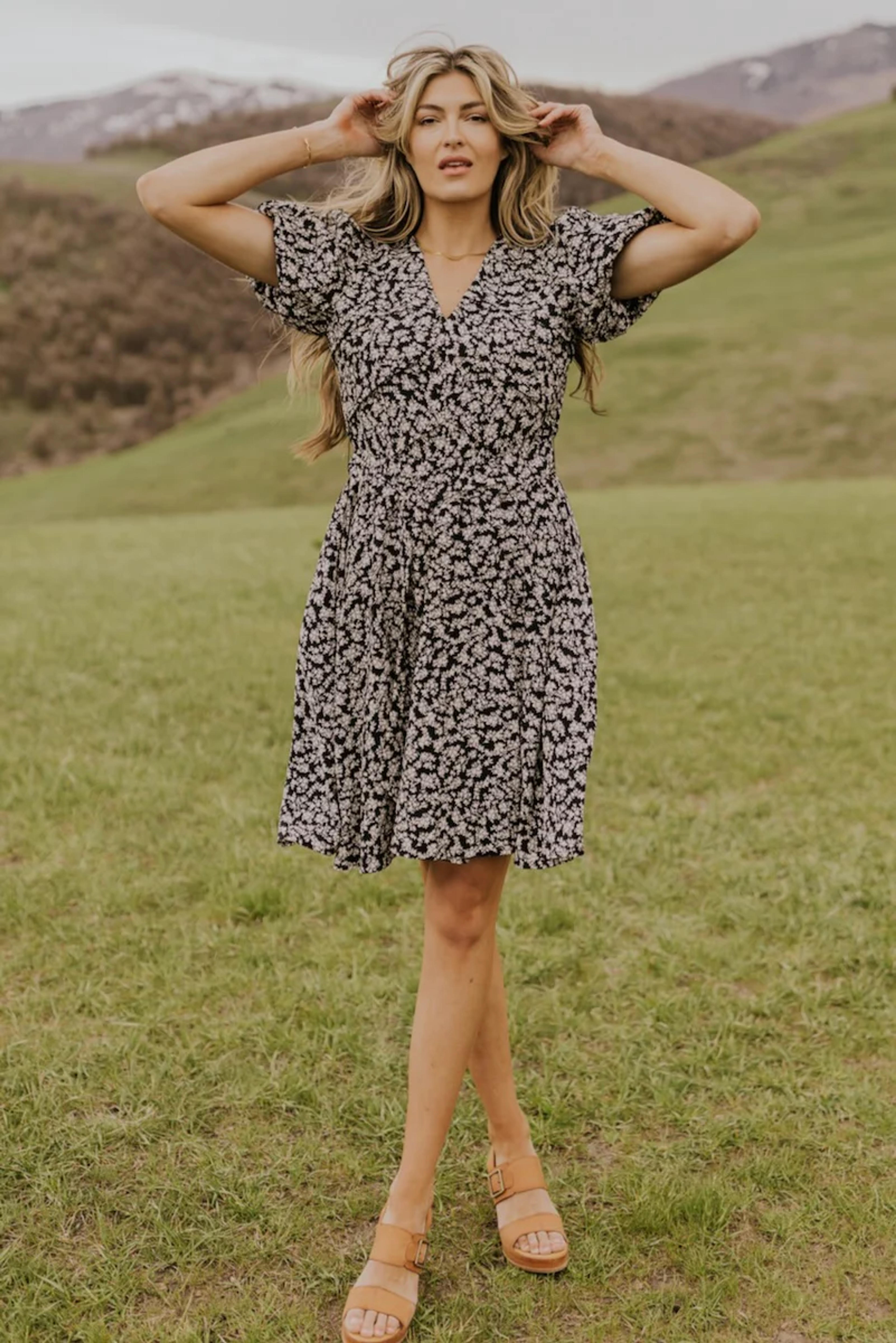 Black Floral Short Sleeve Dress - Nursing Friendly Outfits | ROOLEE