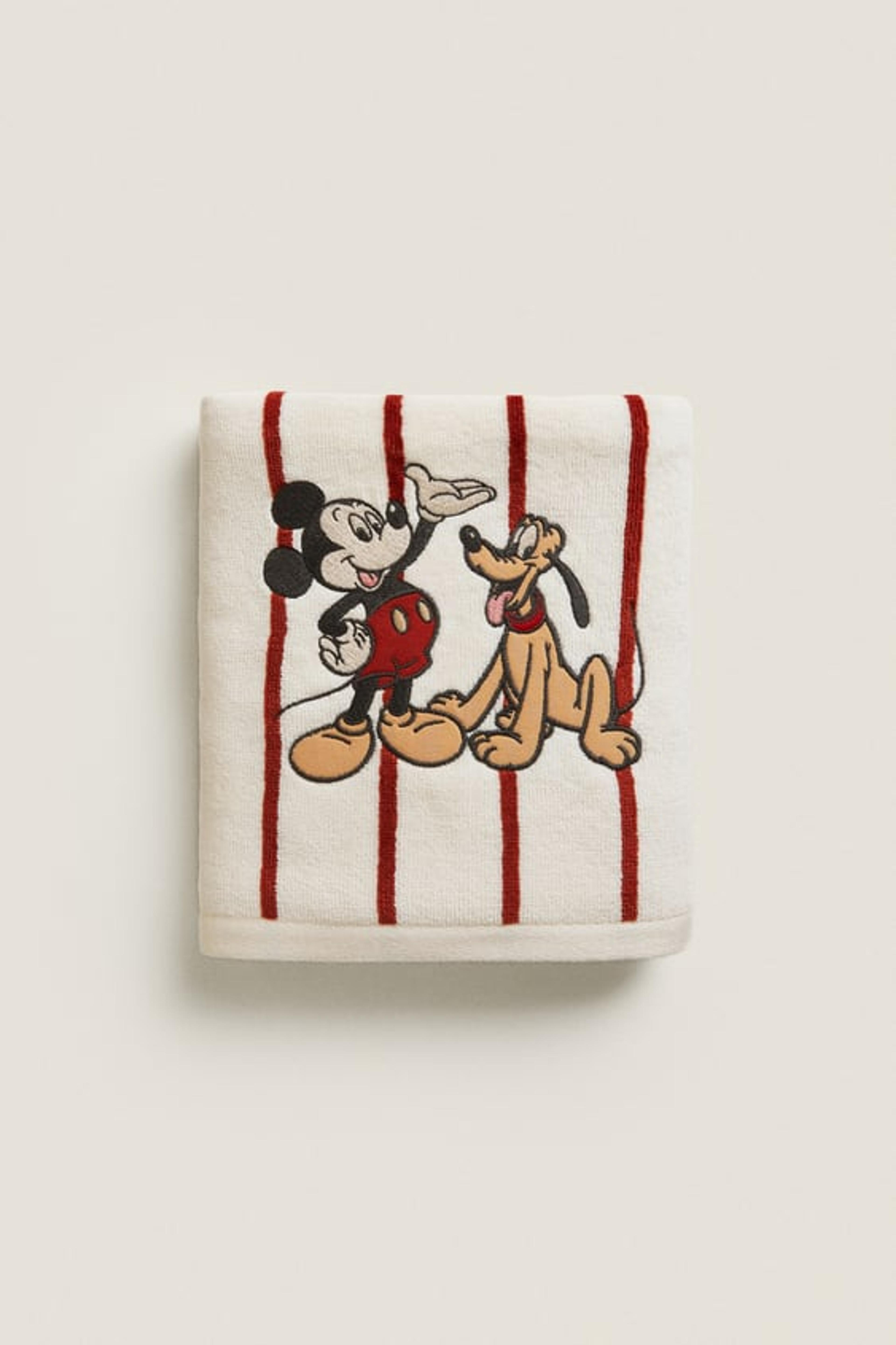 ©MICKEY MOUSE © DISNEY EMBROIDERED VELOUR TOWEL