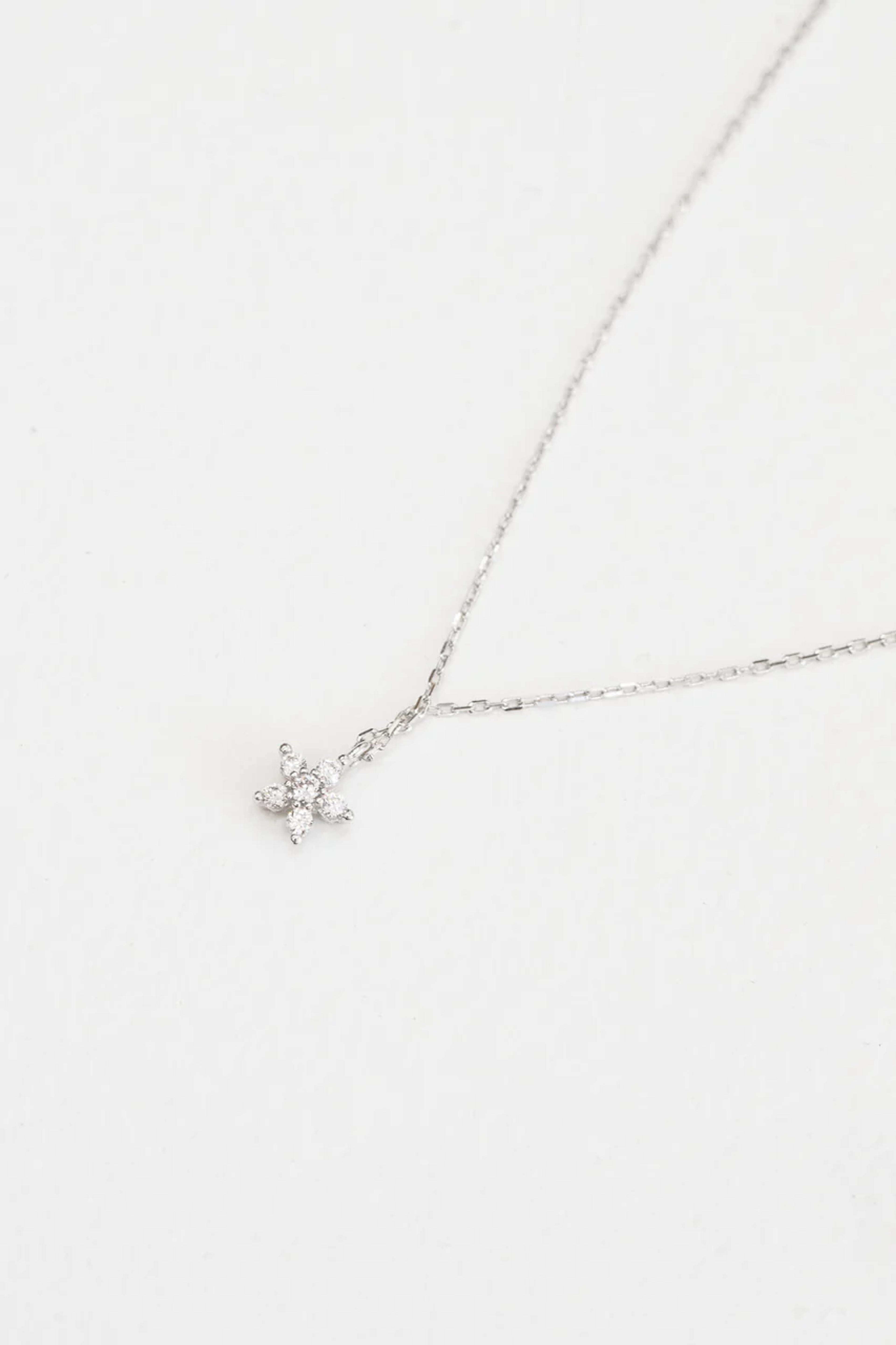 Dainty Flower Necklace | Silver (sterl.) – Lovoda