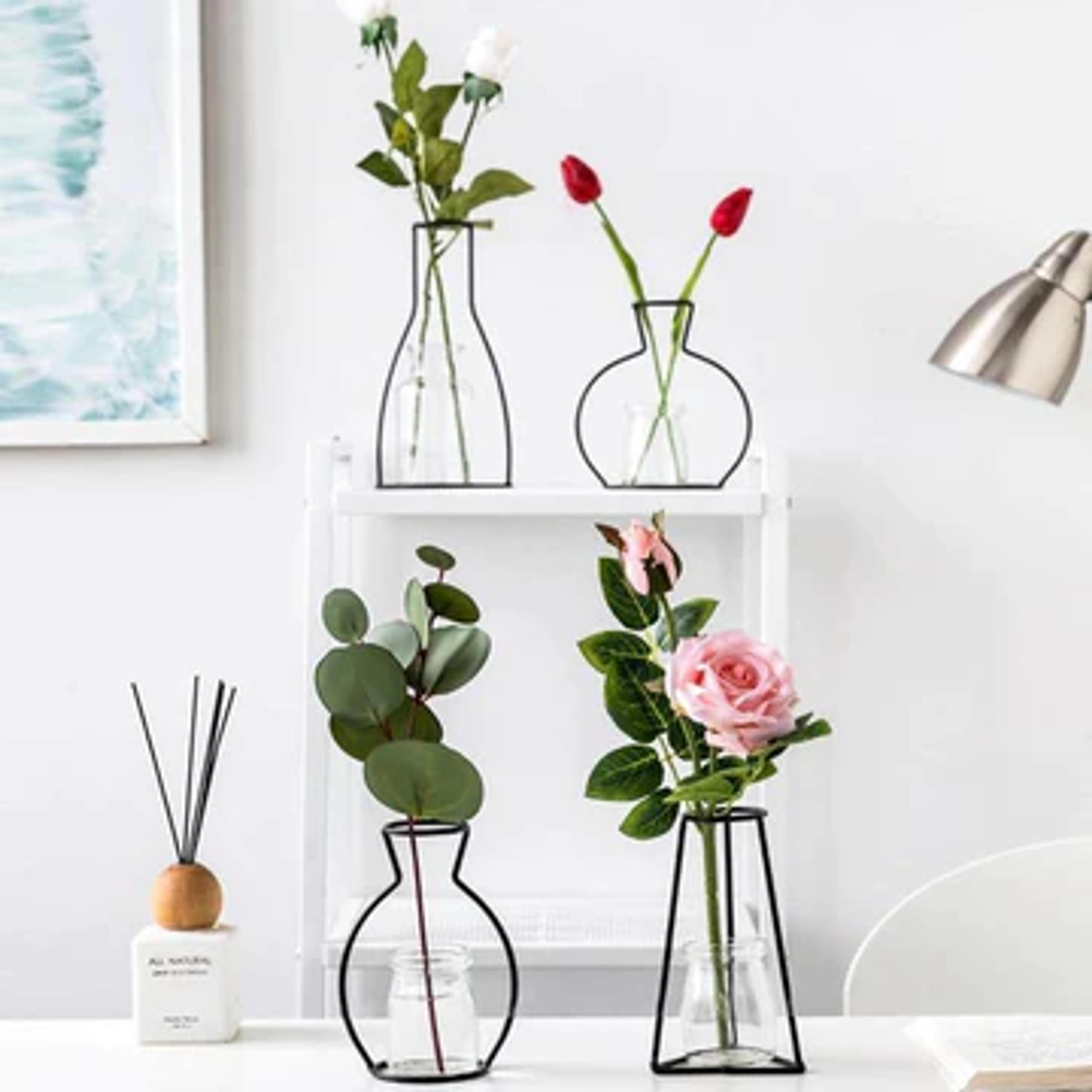 Minimal Iron Line Vase Holder – bloomlyn