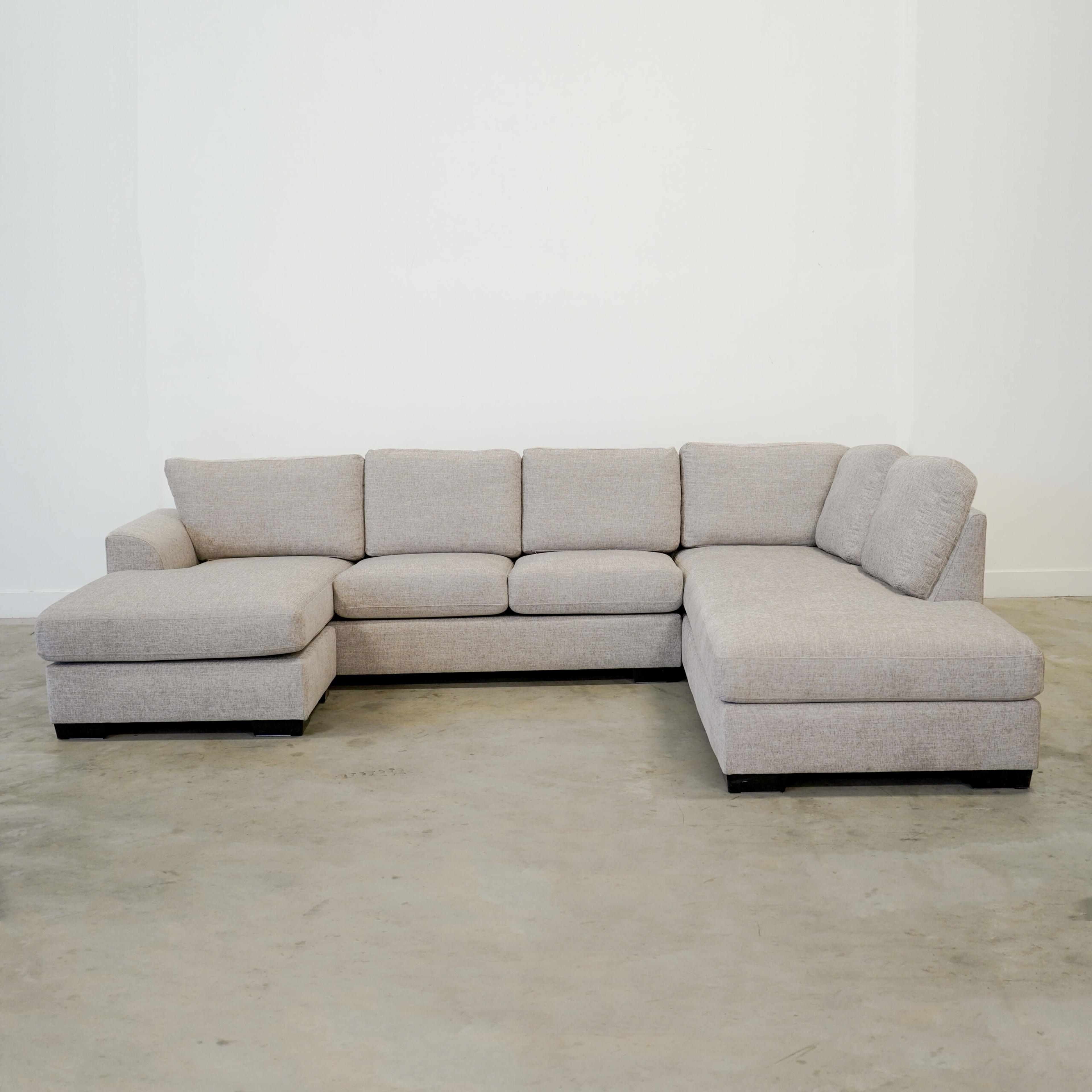 Vincent Oatmeal Right-Facing U-Shaped Sectional - Wallaroo's Furniture & Mattresses