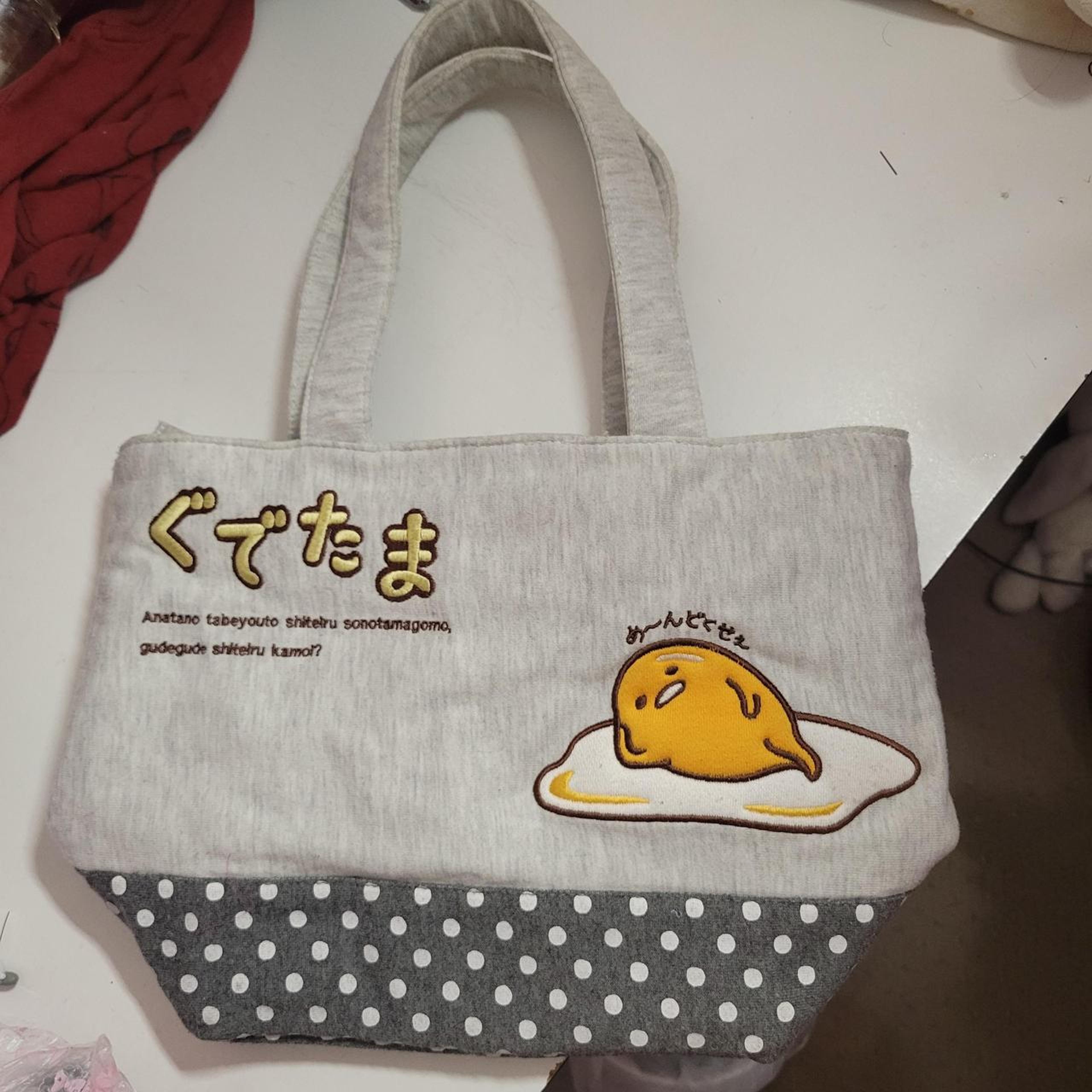 gudetama hand bag

light grey body with dark grey...