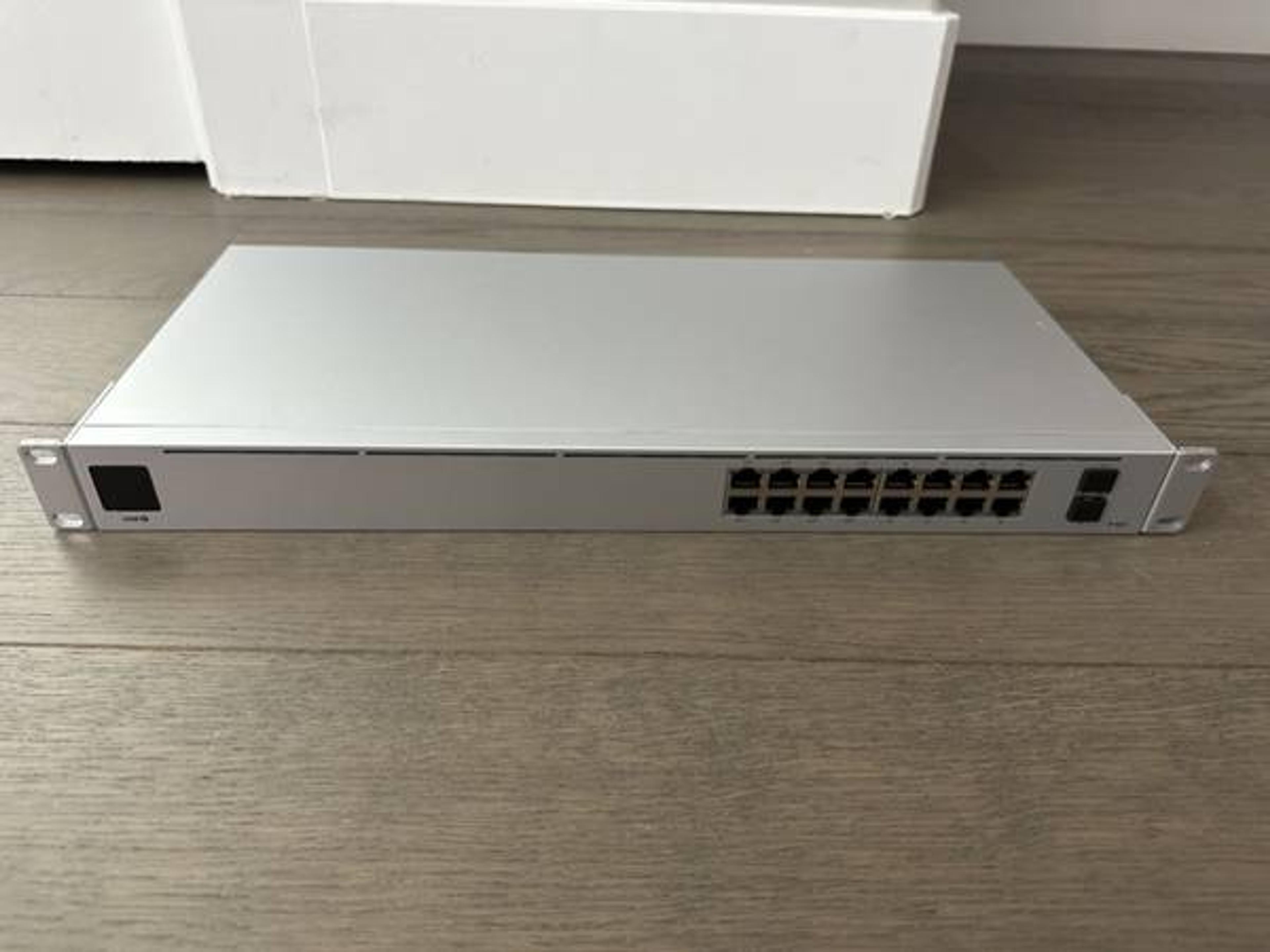 Unify Switch 16 PoE - computer parts - by owner - electronics sale