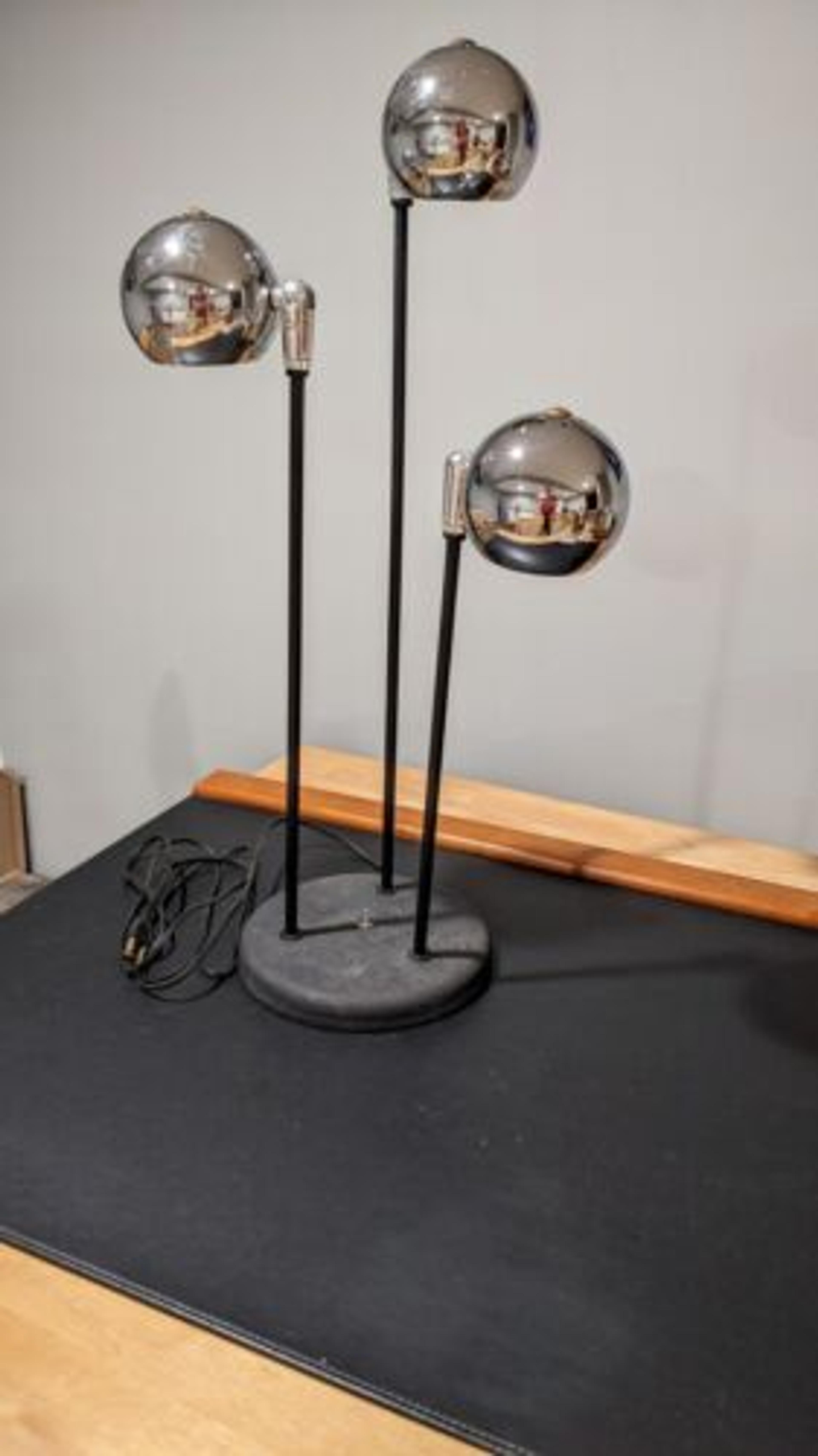 Vintage Mid Century Modern Black & Chrome Table Lamp