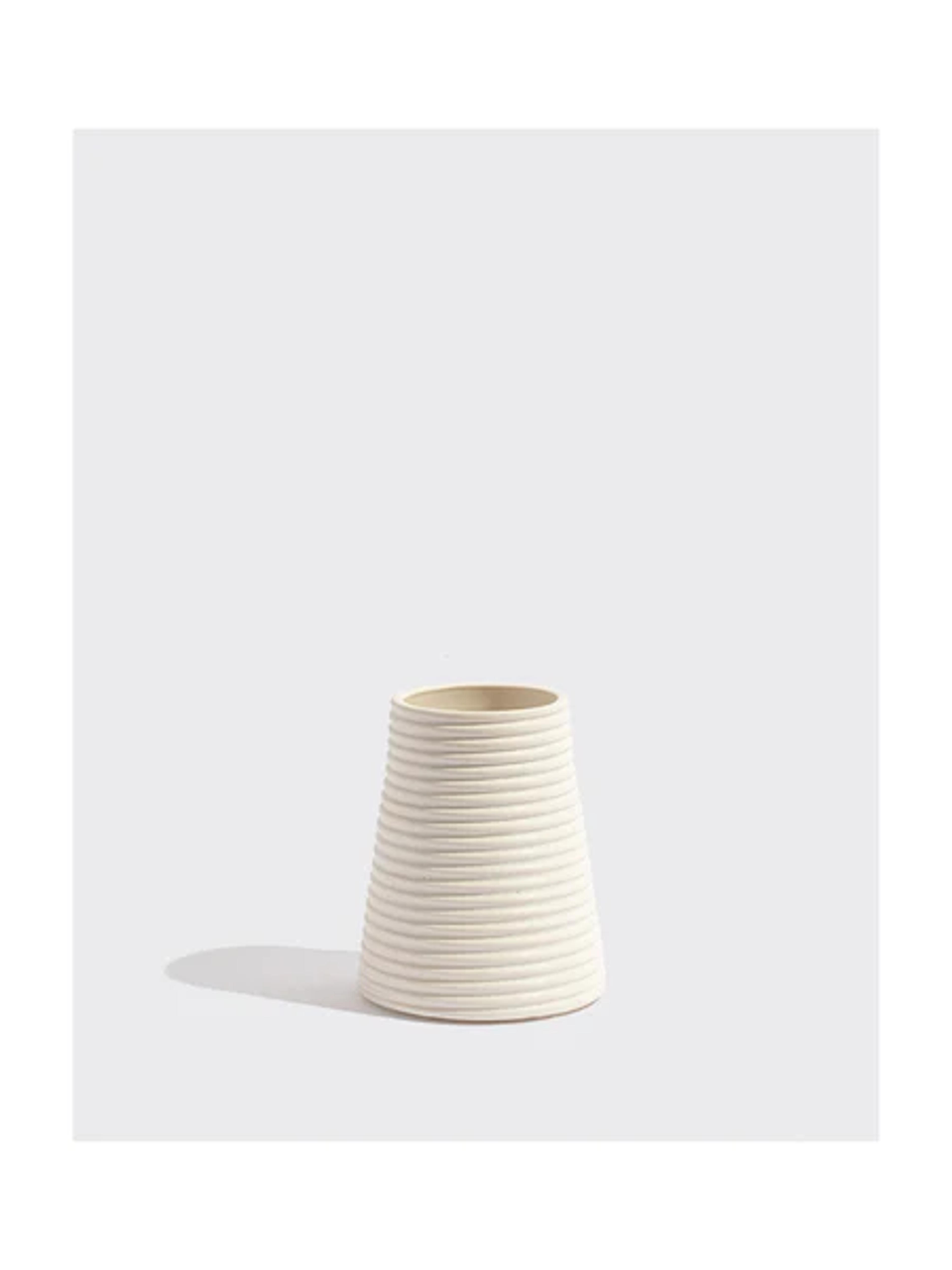 White Leo Vase – Yowie