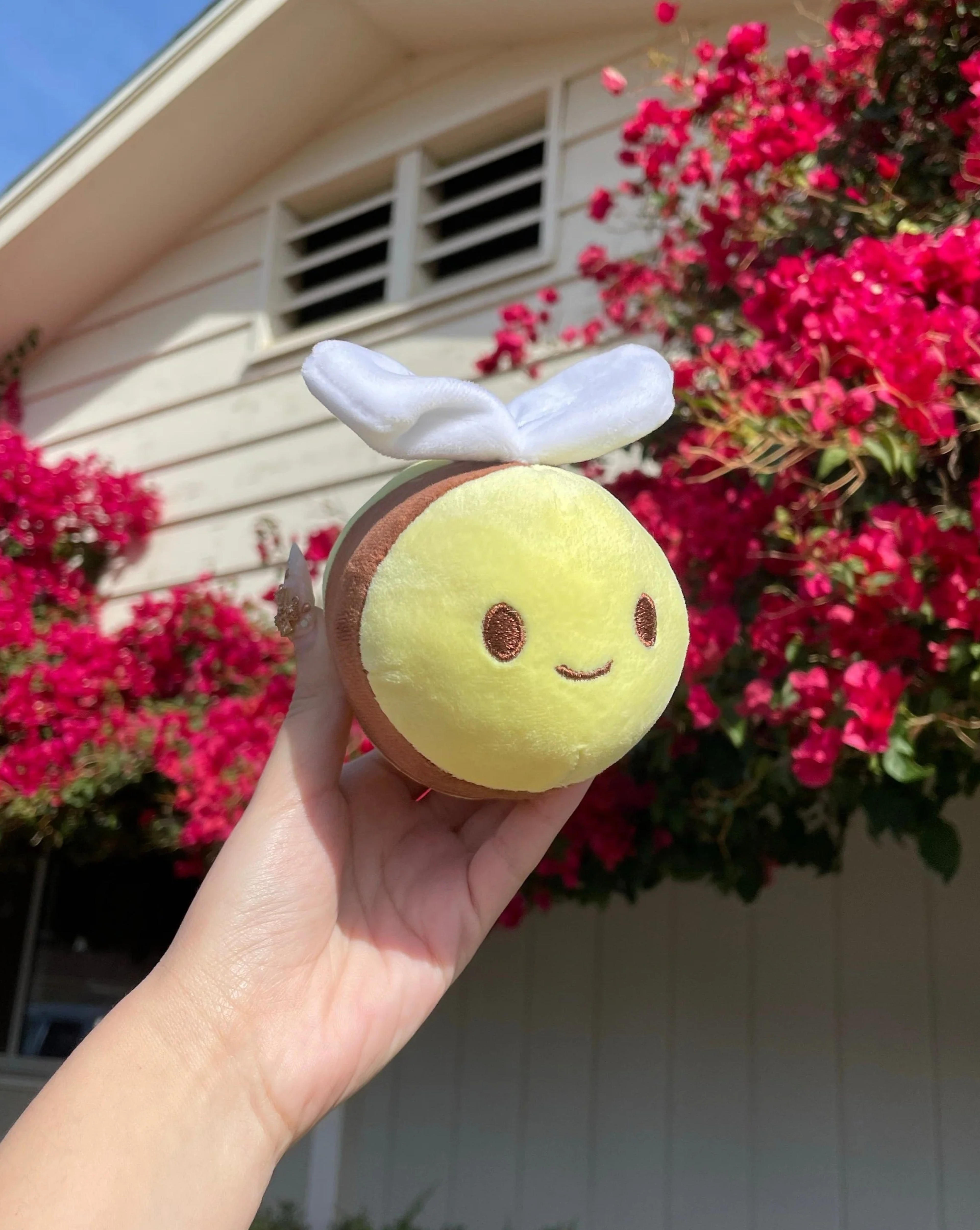 Bee Keychain Plushie – BasuraGang