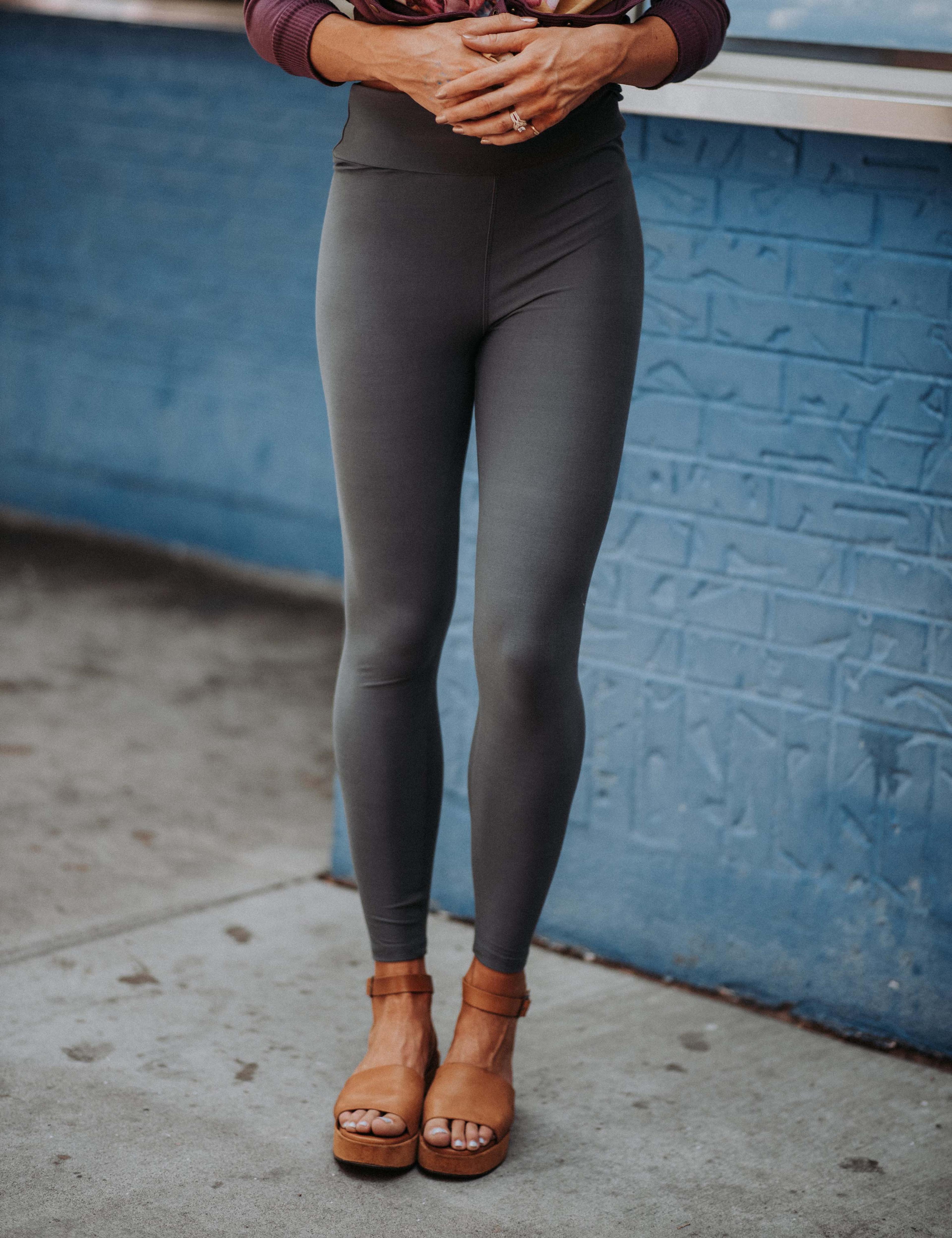 SA Exclusive Charcoal Solid Leggings - Curvy