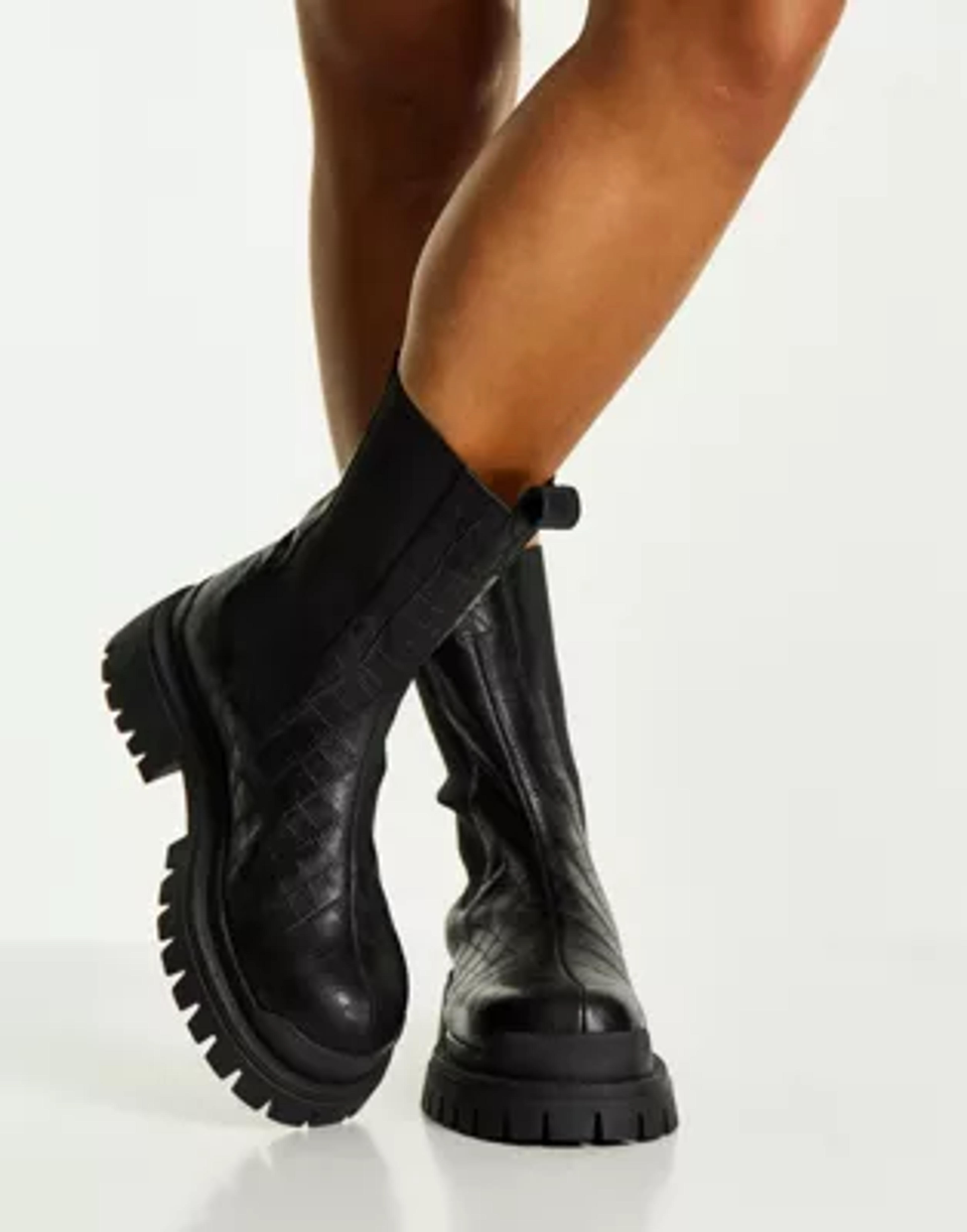 Topshop Ace leather Chunky Chelsea Boot in Black | ASOS