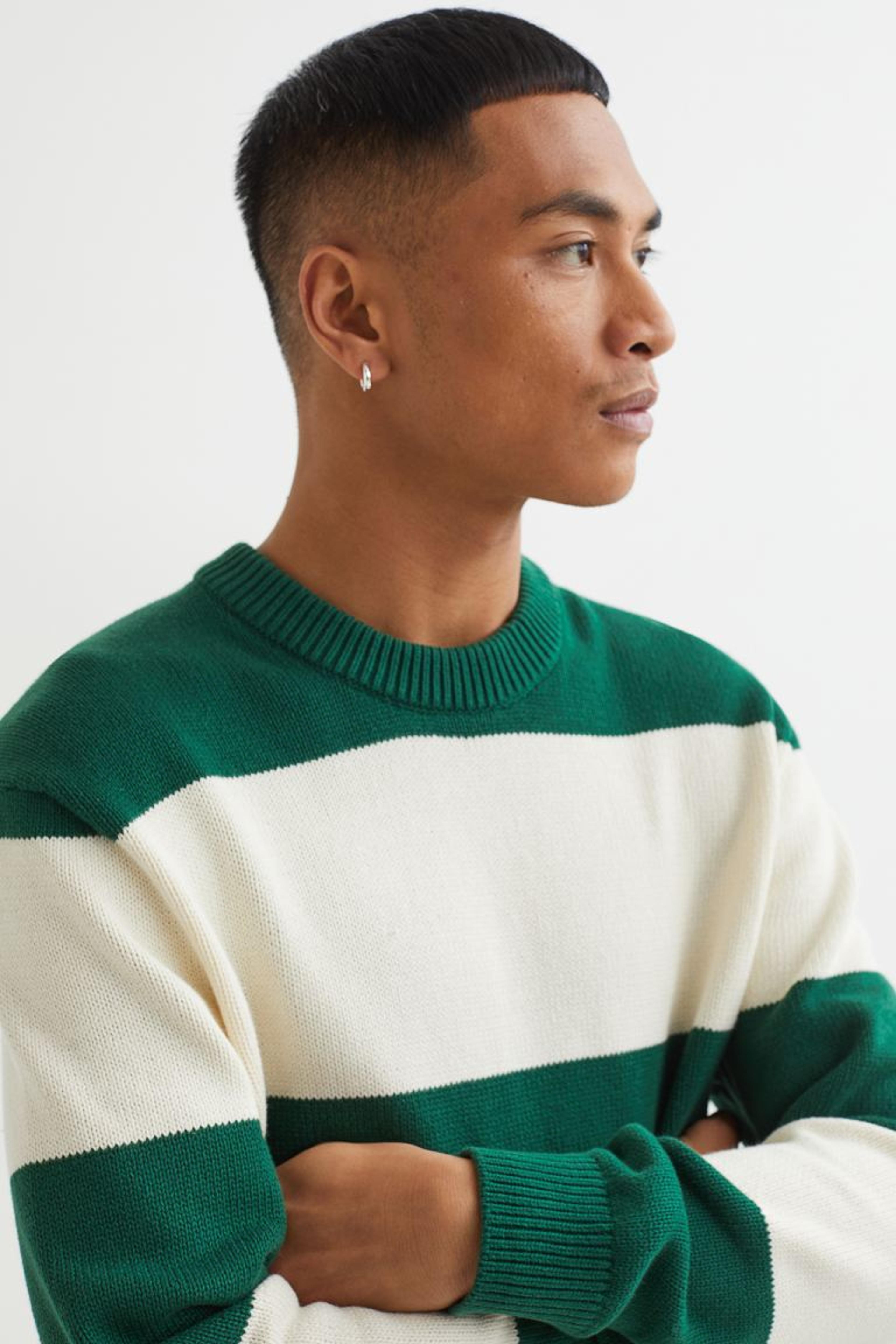 Relaxed Fit Fine-knit Cotton Sweater - Green/white striped - Men | H&M US