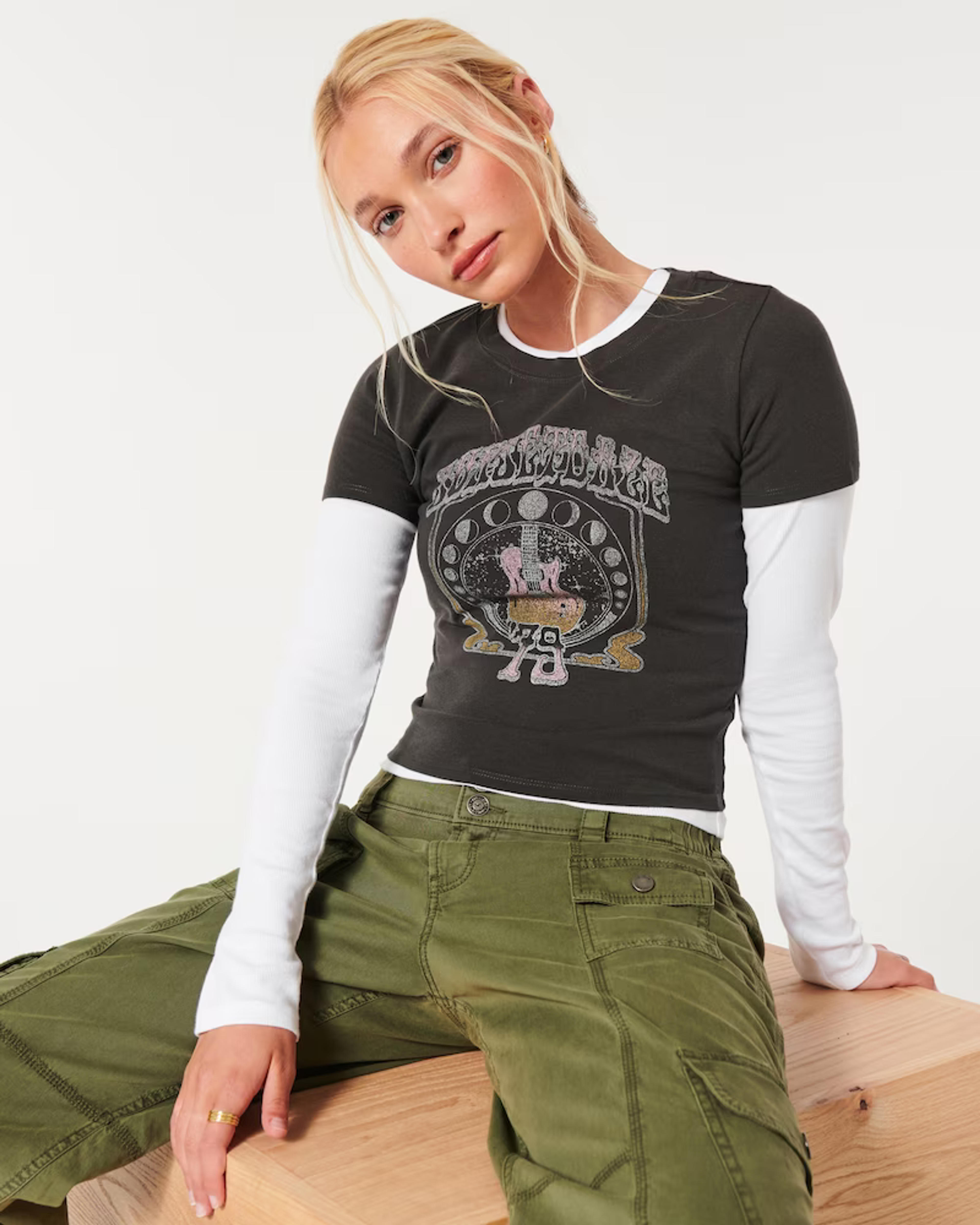 Women's Sunset Daze Graphic Crop Baby Tee | Women's Tops | HollisterCo.com