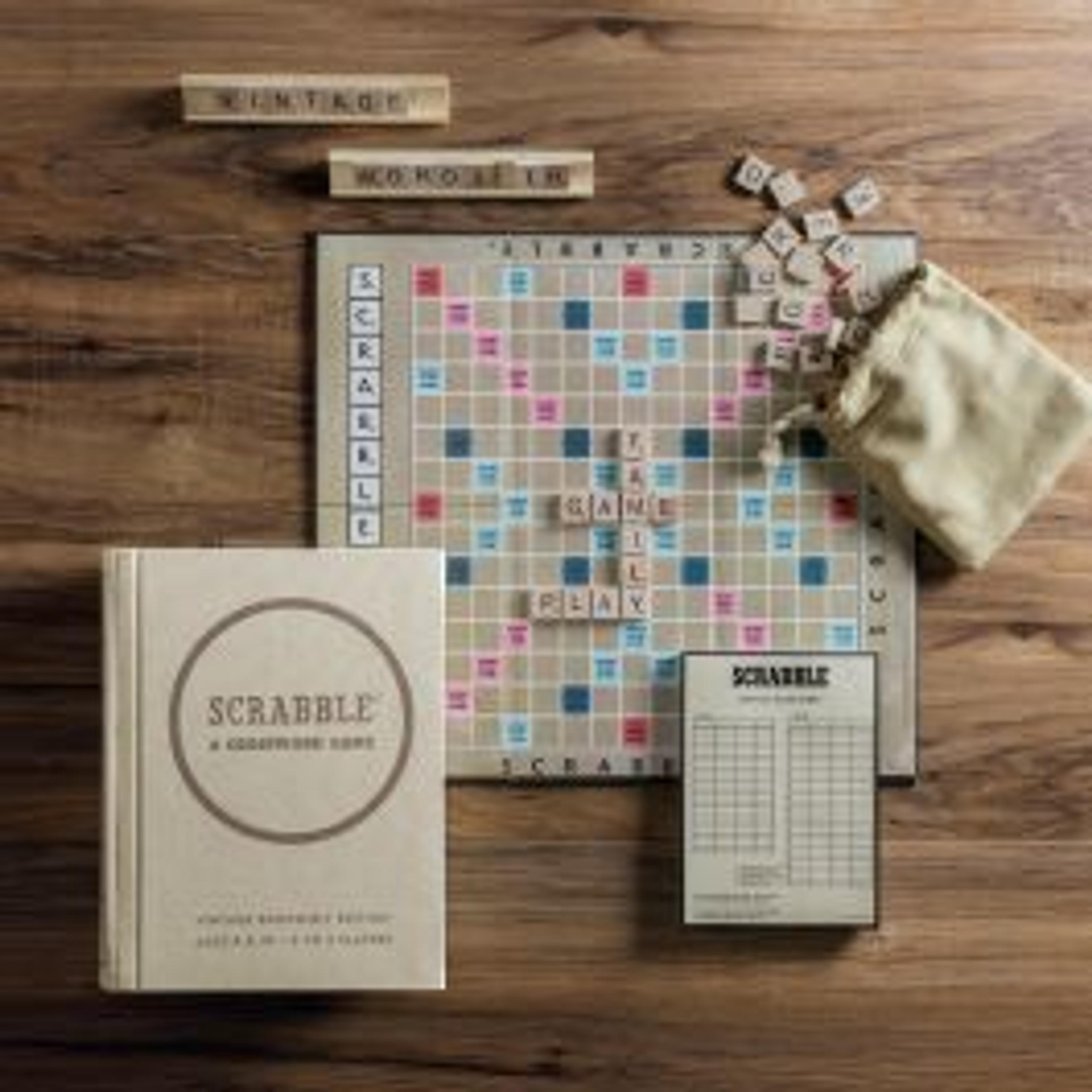 WS Game Company – Scrabble Vintage Bookshelf Edition