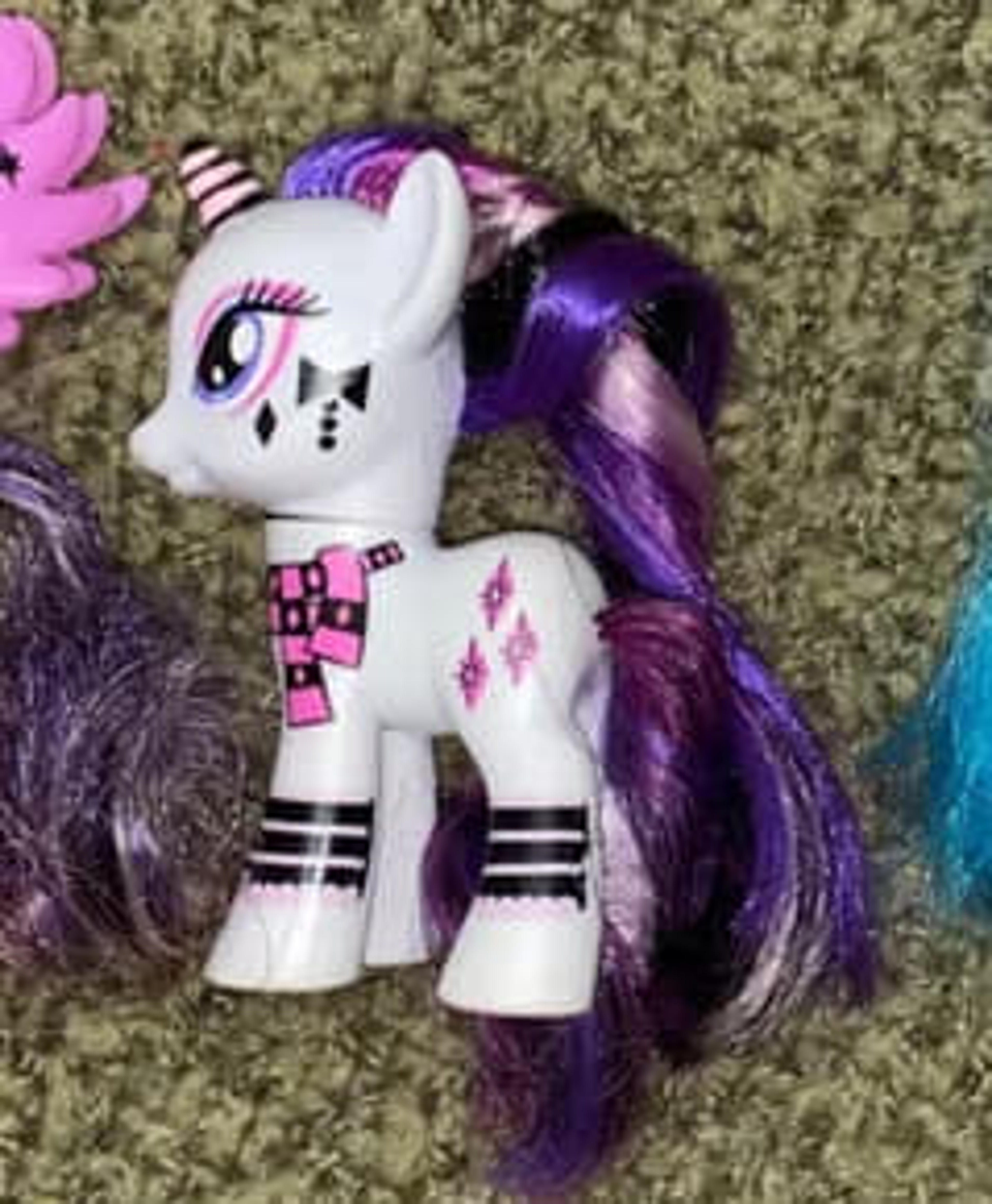 Ponymania Rarity figure