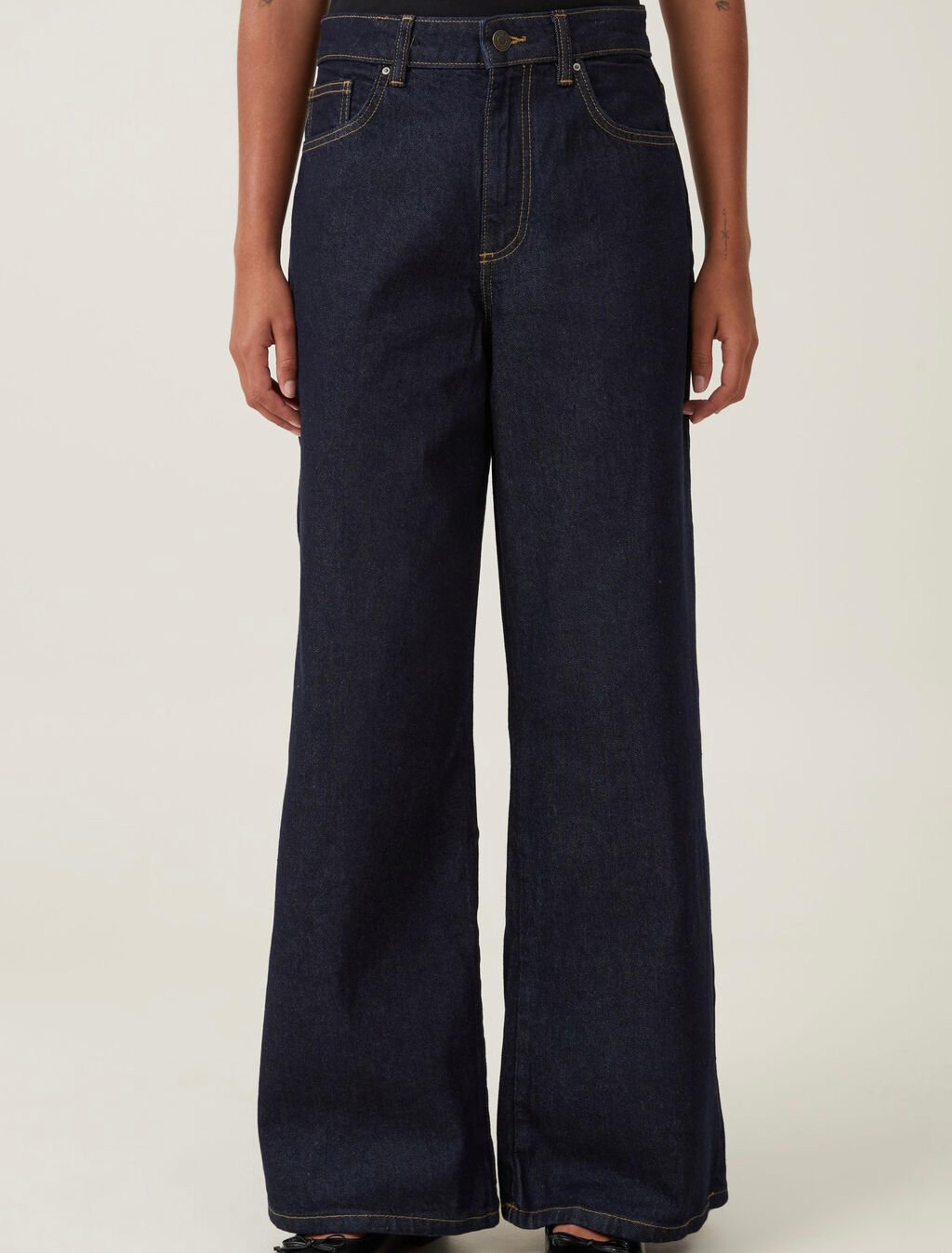 Relaxed Wide Leg Jean