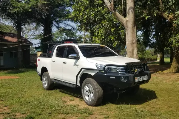 TOYOTA HILUX DOUBLE BULLION PICKUP 2019