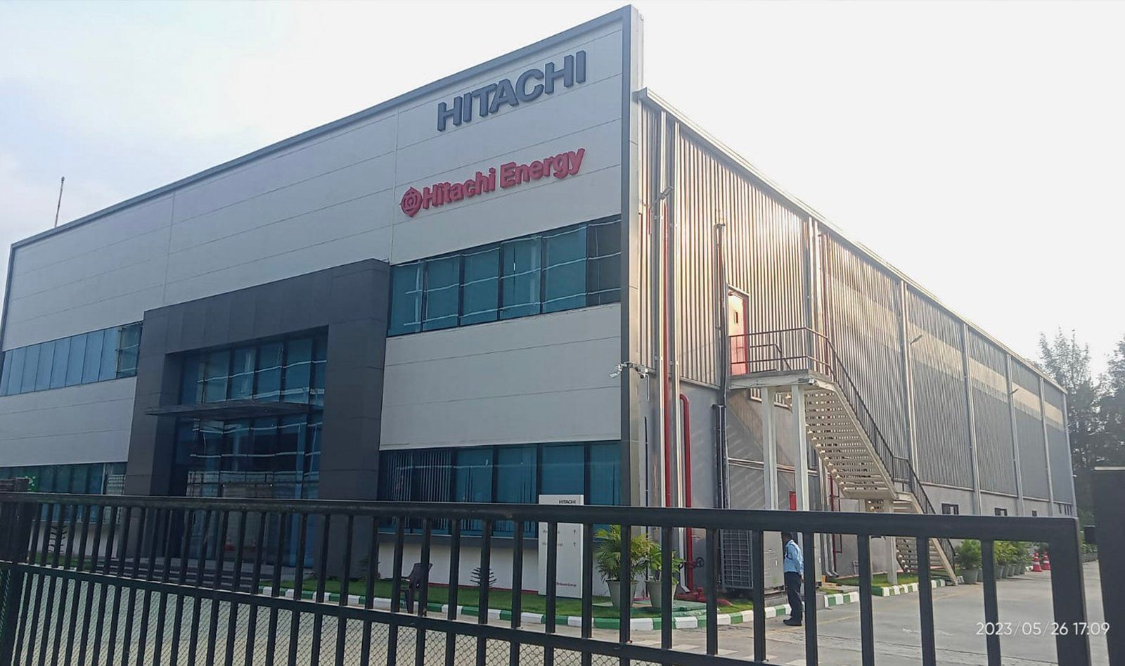 HITACHI