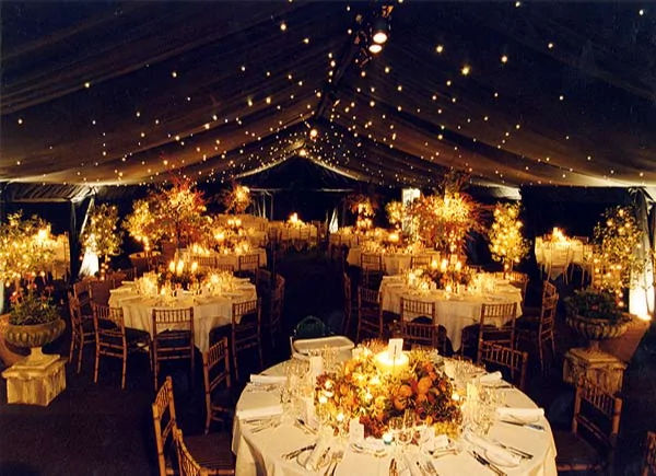 Imagem de casamento a noite Decoração de casamento a noite com ambiente aberto