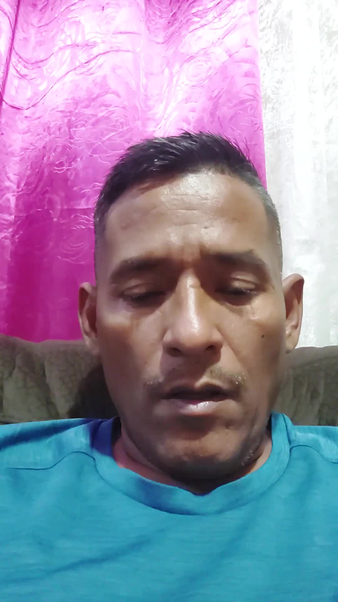 Bachiller  de 46 años trabaje como comerciante en mi pais natal de Venezuela me encuentro en republica dominicana tengo 46 años 3 hijos ya adulto