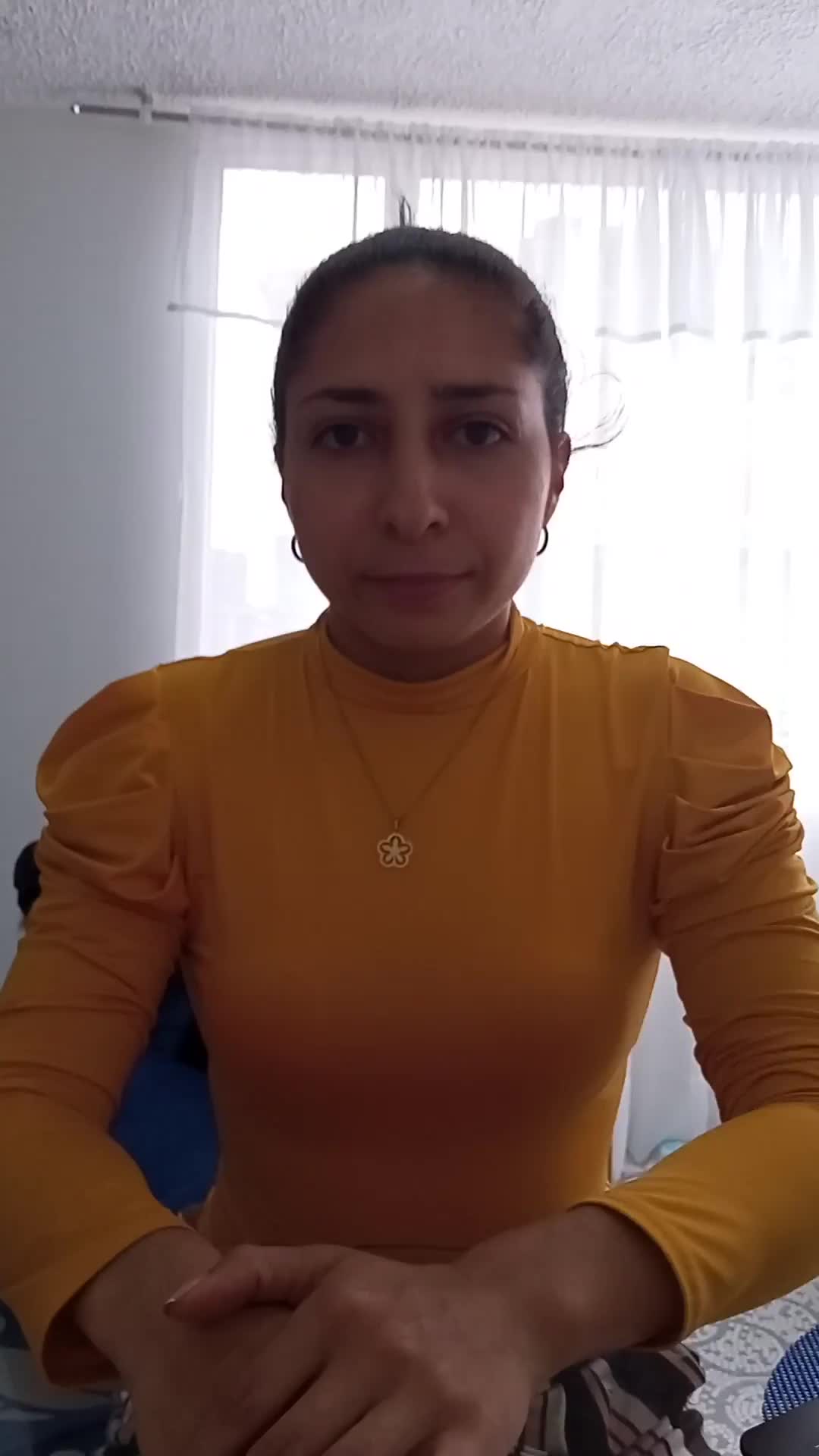 Asistente, auxiliar administrativa, cajera, atención al cliente 