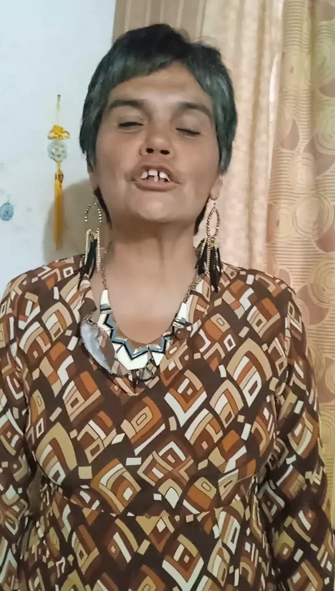 Moza/Recepcionista/acompañamiento a personas mayores