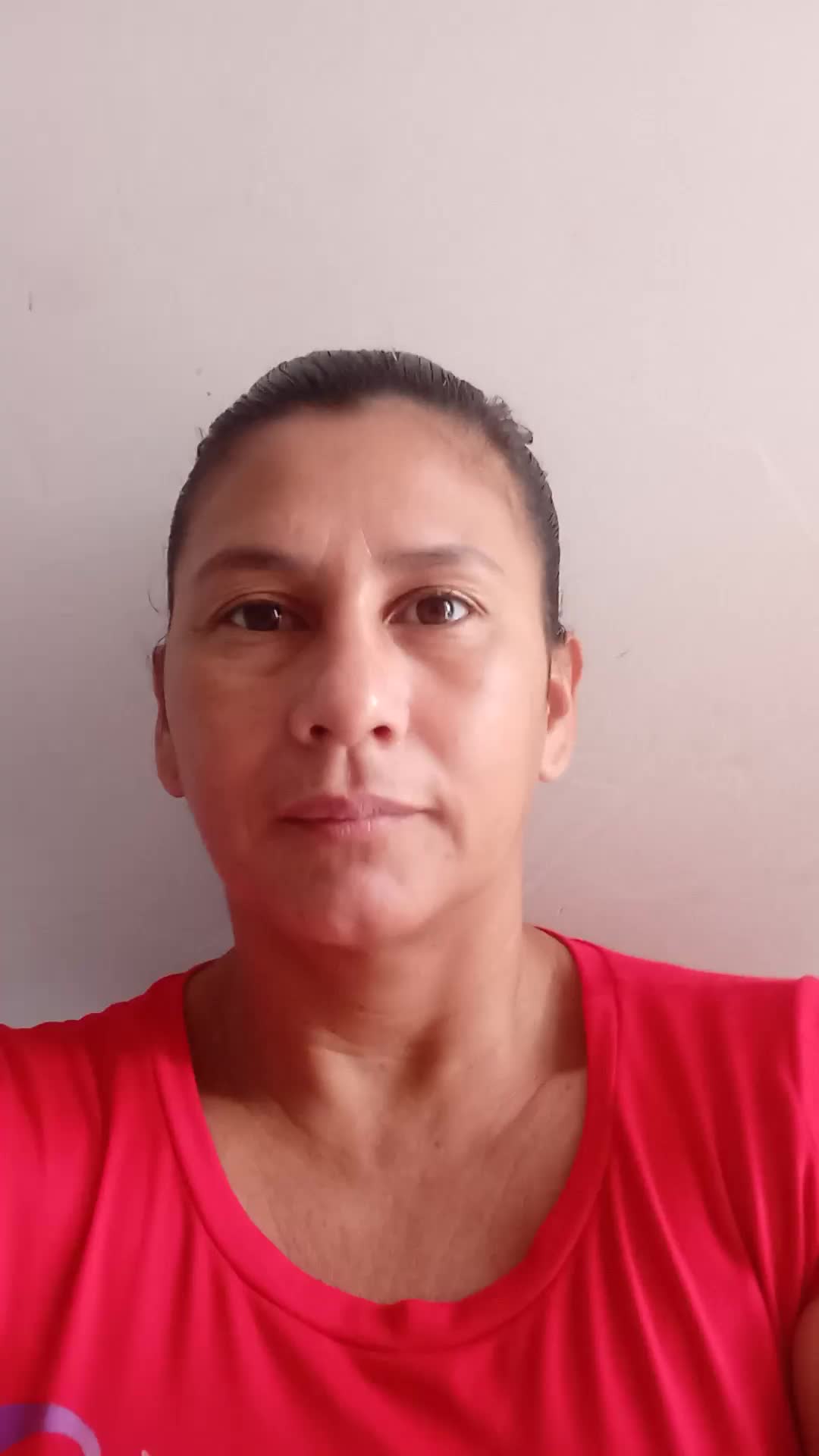 Vigilante y operaria de aseo