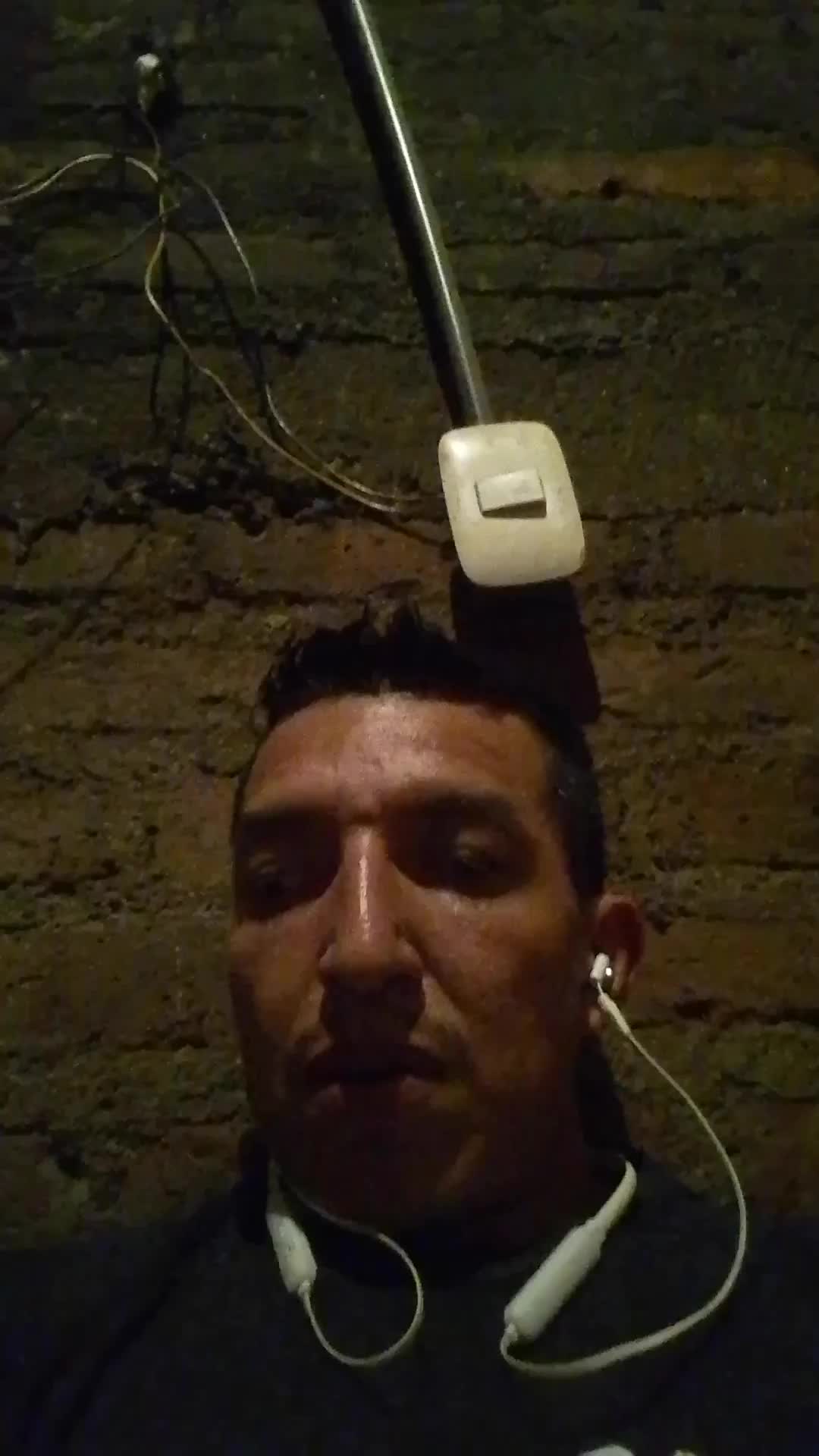 E trabajado como vendedor productos donde me dedique mucho mi nombre es Yader pues quiero trabajar como youtuber soy un tipo q no tiene pena para ablar tengo un trabajo de tiempo completo q yena mis expectativa