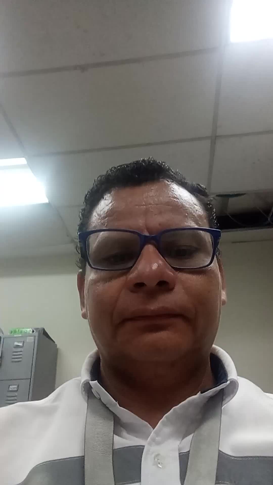 Soy salvadoreño y me encantaría un trabajo en redes sociales por horas