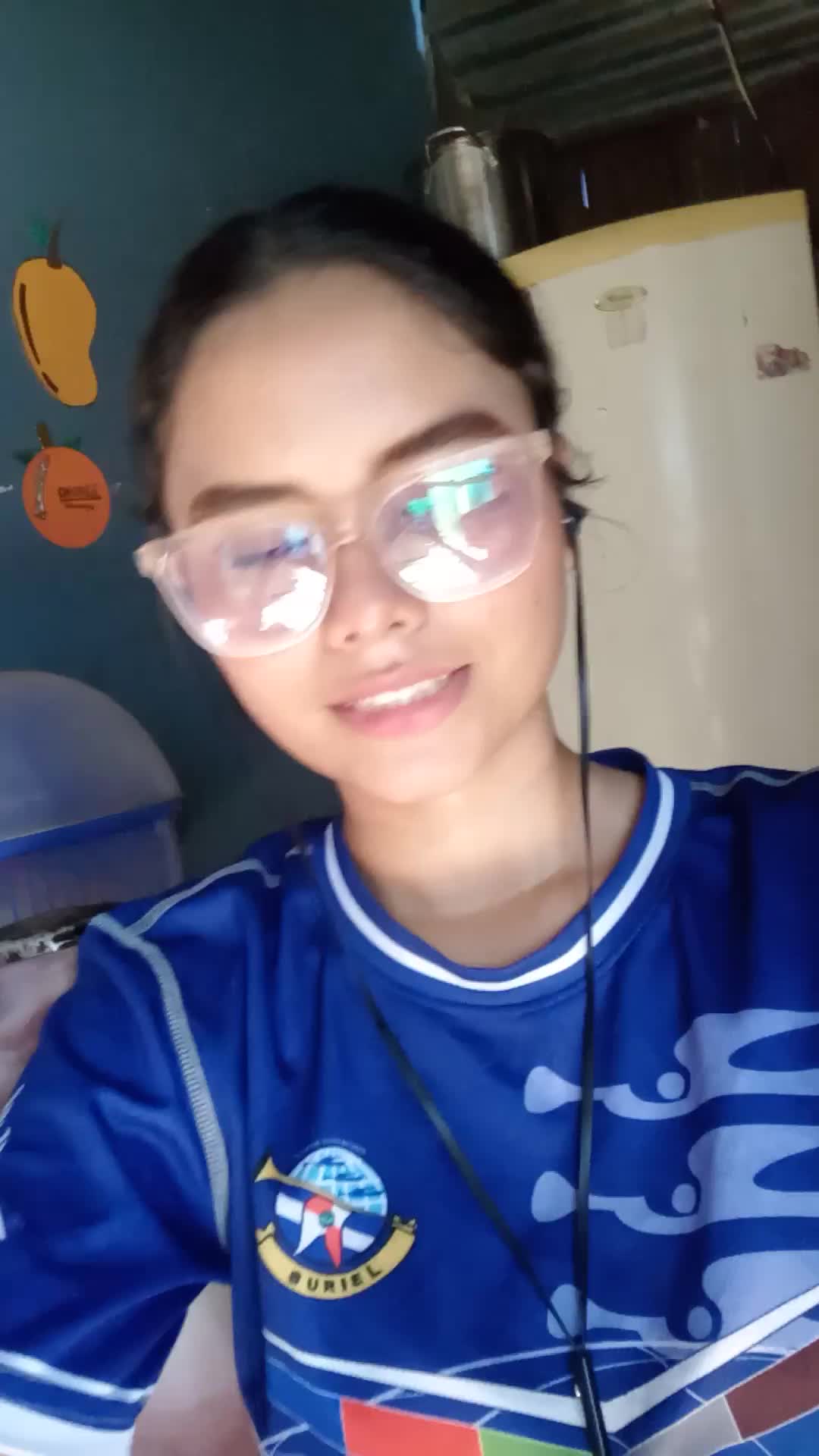 Soy una chica abierta a nuevos conocimientos, los inicios de mi carrera lo he puesto en la enseñanza educativa , pero ahora estoy abierta a nuevas experiencias en mi vida, está es la razón por lo cuál me estoy postulando al puesto.