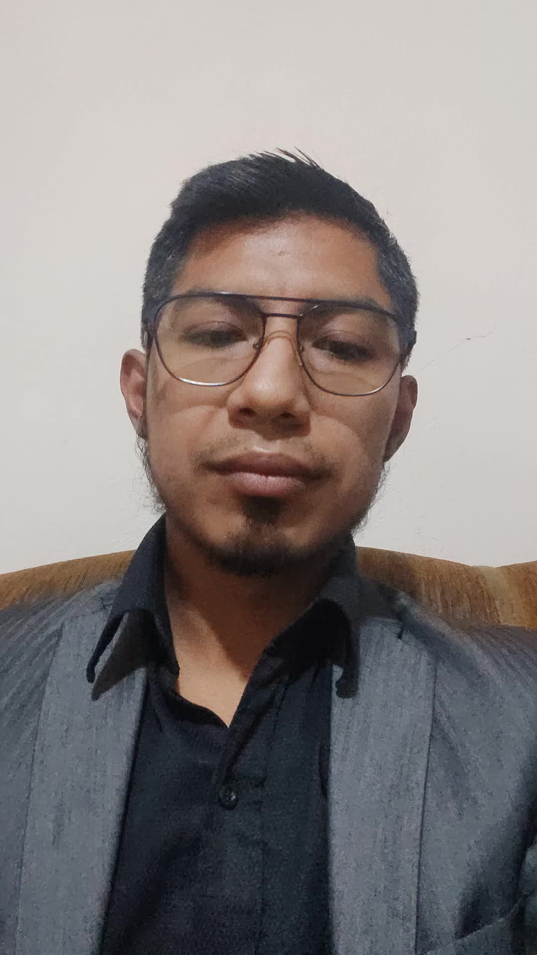 Busco empleo en el area comercial 
