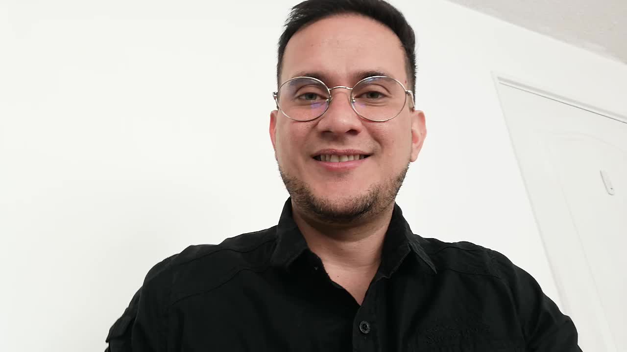 Jean Uzcátegui - Costumer Service Representative 