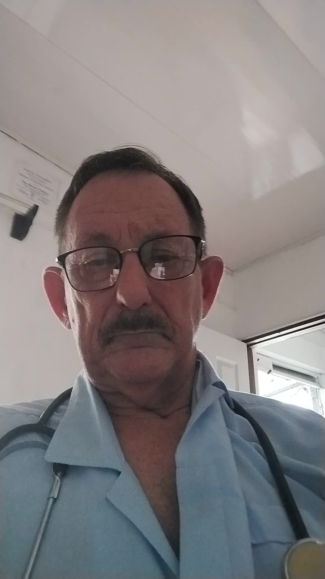 Dr. Roy Nicholas 
