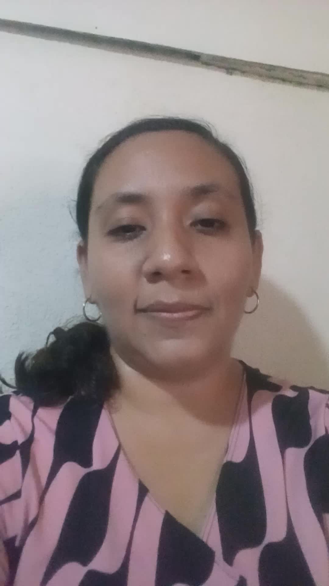 Licenciada en Contaduría y con conocimientos ingle