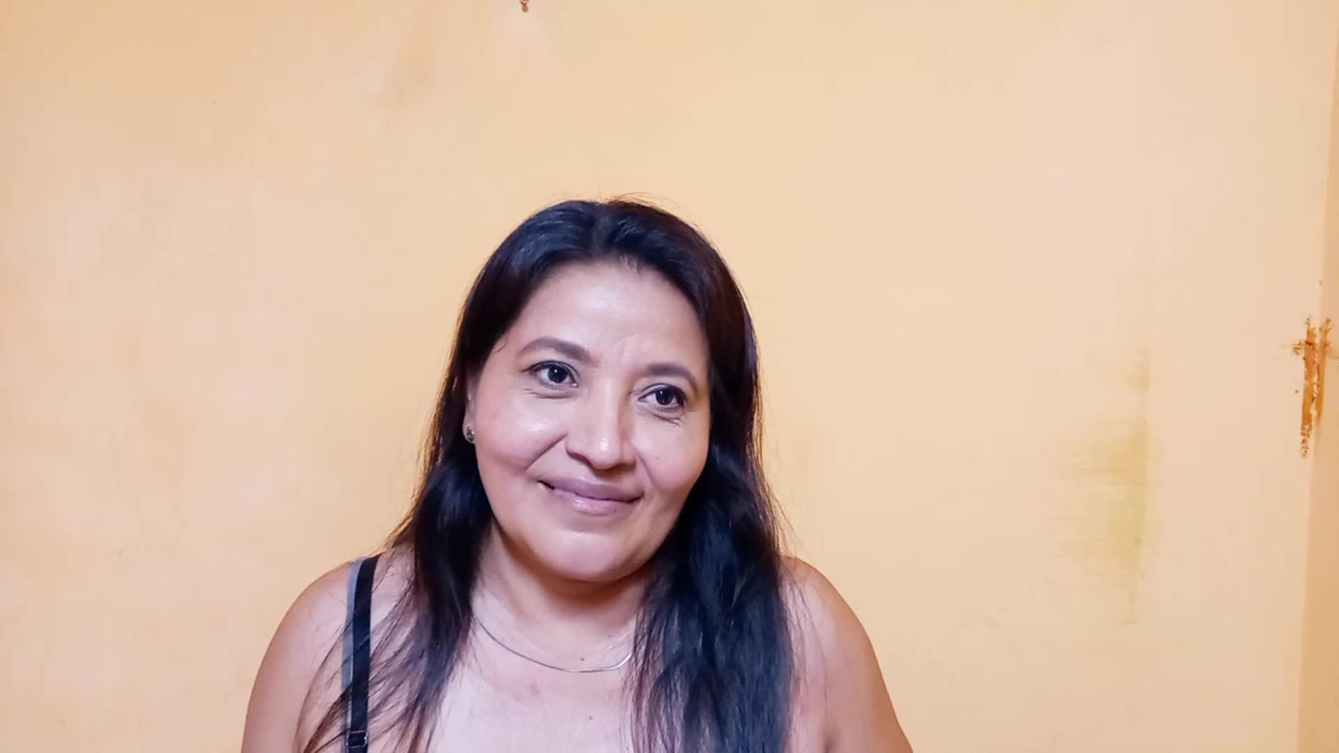 Busco trabajo de asesor de servicio al cliente.