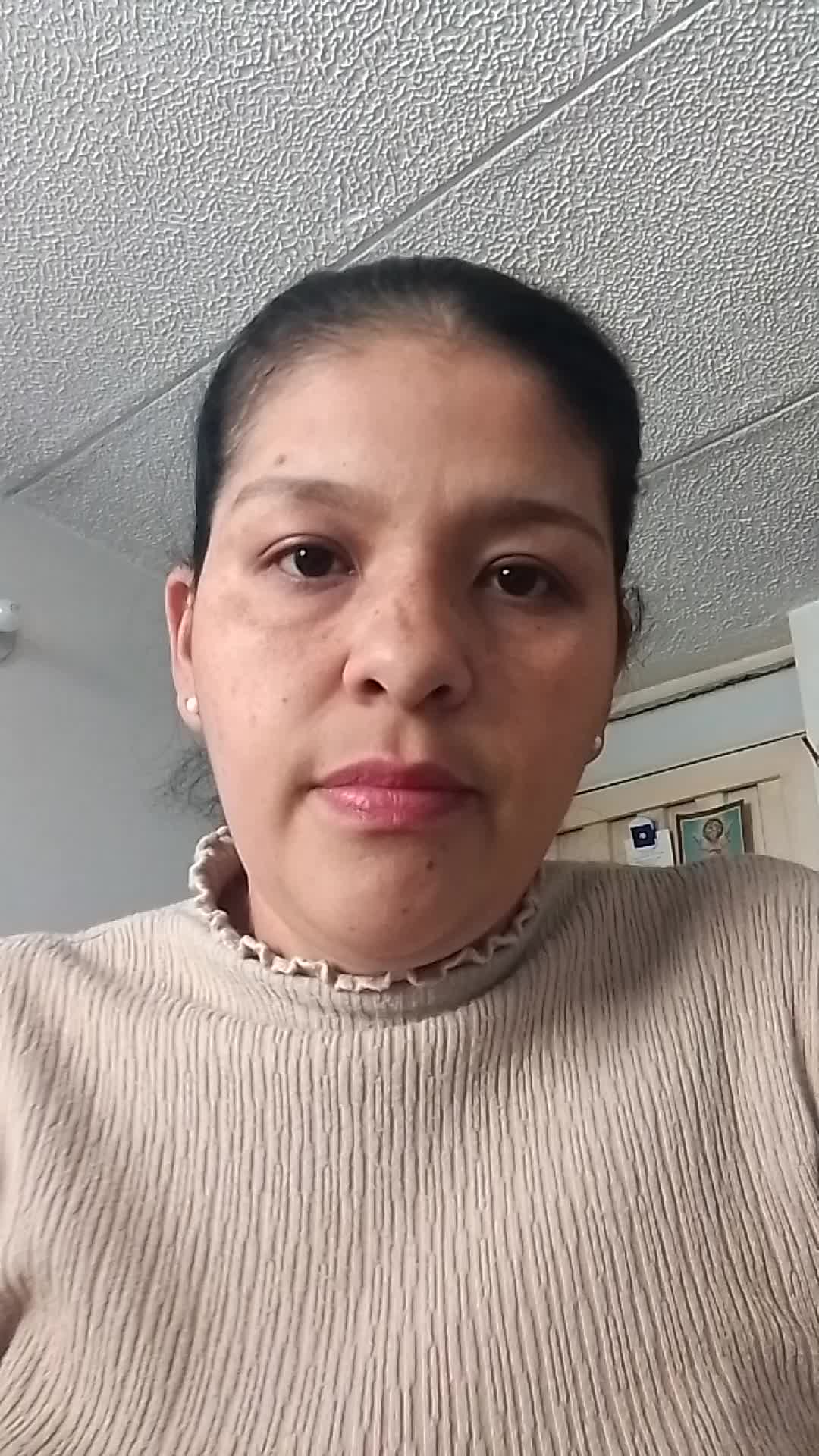 Auxiliar de enfermería y estudiante 