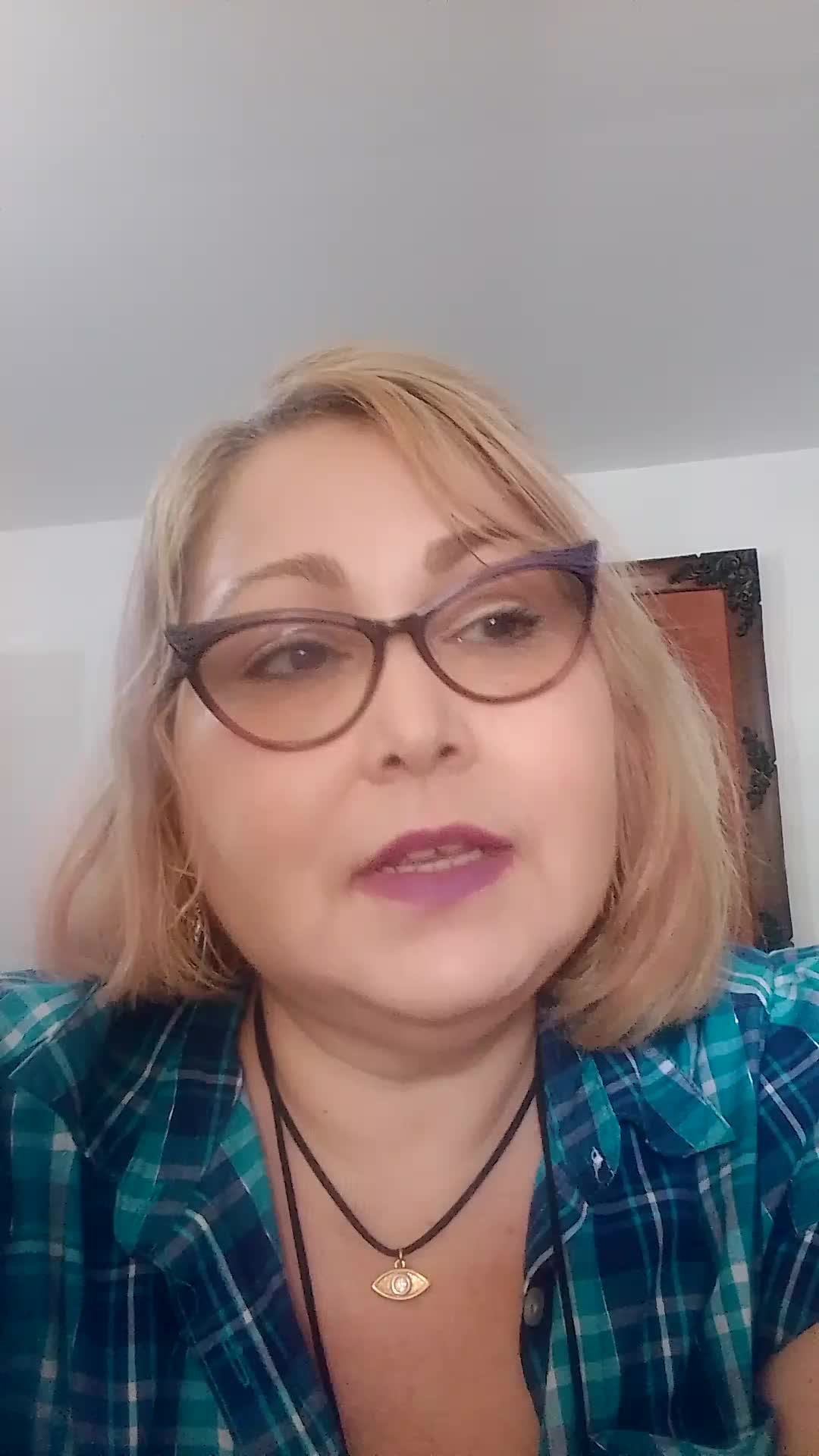 Social communicator. Social Services Worker 