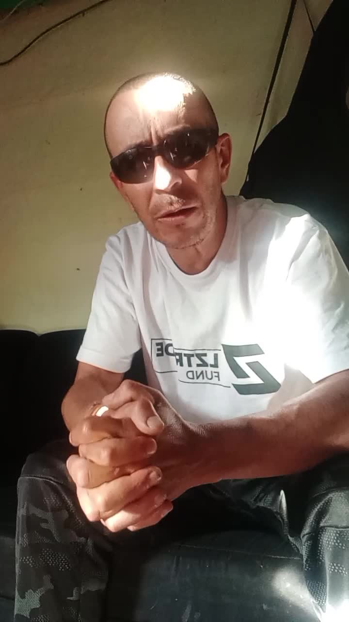 Asesor comercial, comunicador social y periodista 