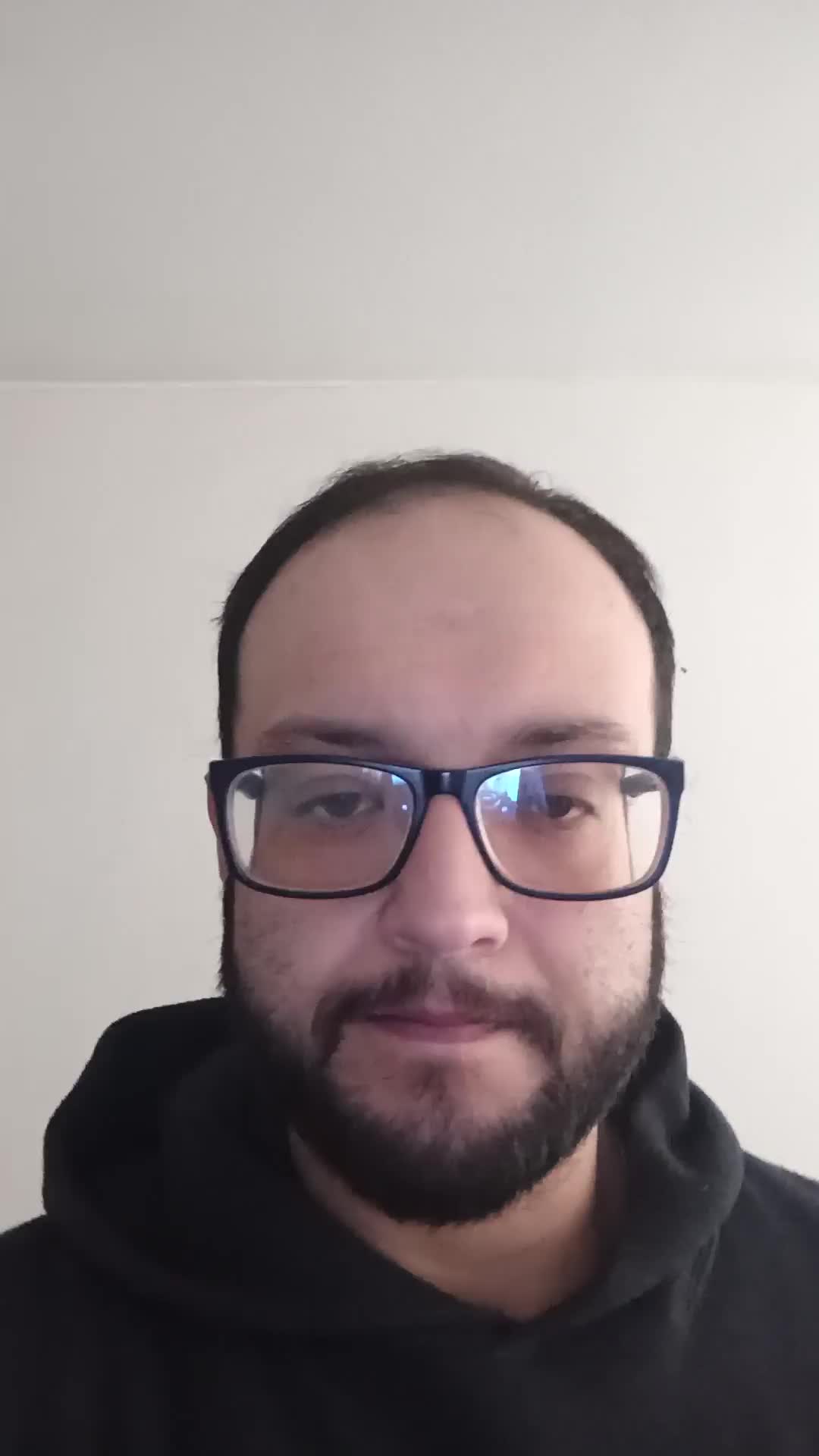 Bilingual community manager