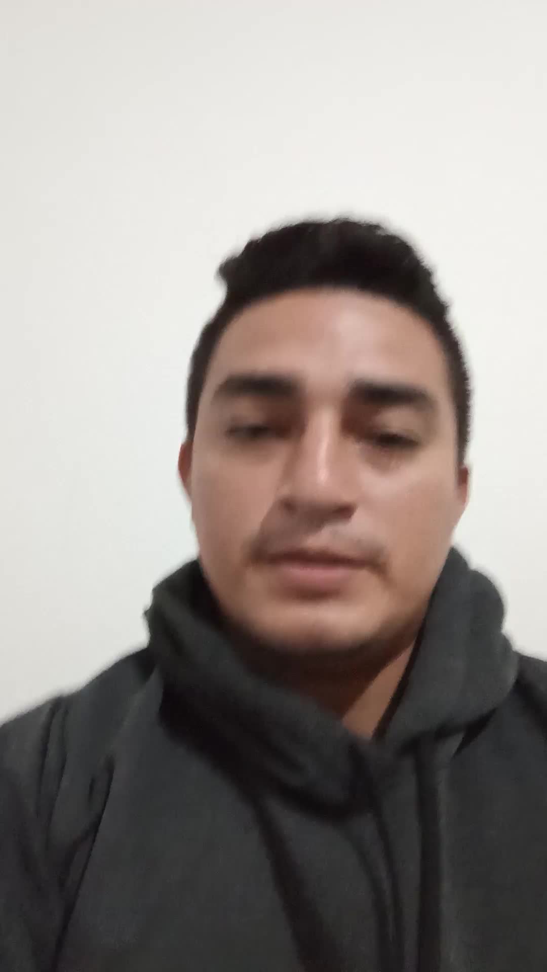 Soy bueno hablando y convenciendo a las personas manejos la redes se diseño gráfico y algo de páginas web 