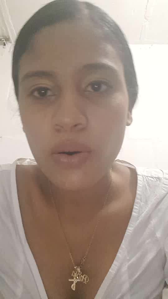 Me llamo paola tengo 24 años 