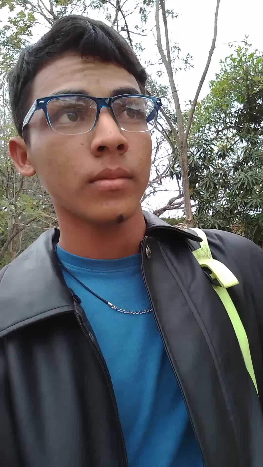 Busco trabajo de lo q sea contal sea trabajo digno 