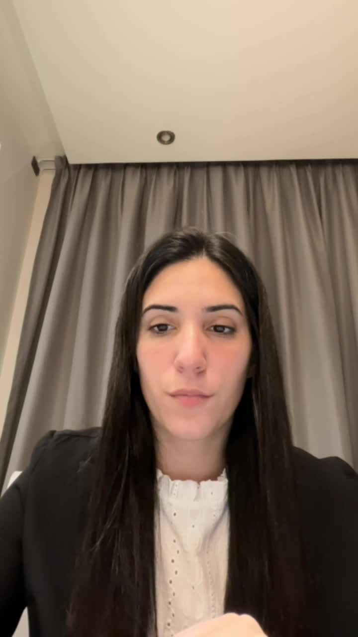 secretaria administrativa y profesora de matemáticas