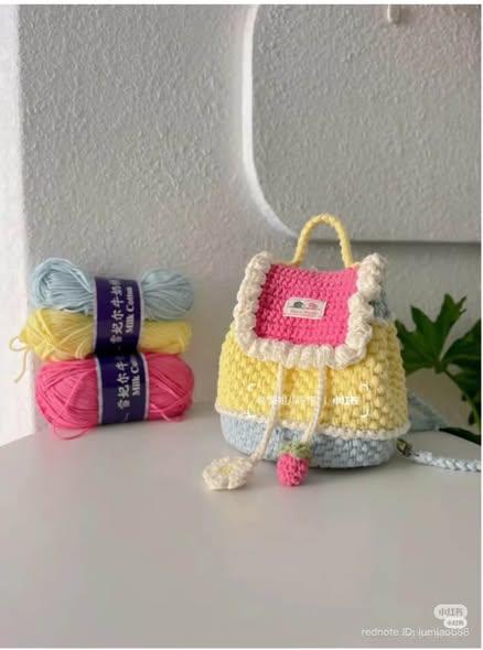 Balo mini dâu tây pastel