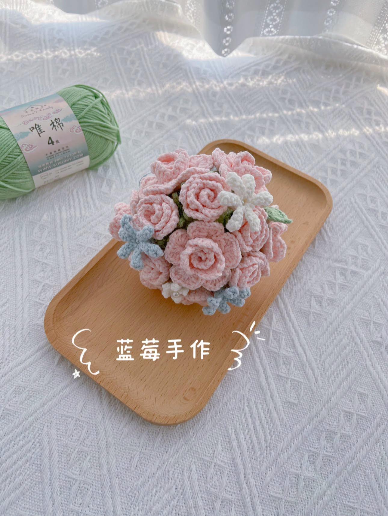 Bó hoa hồng len mini