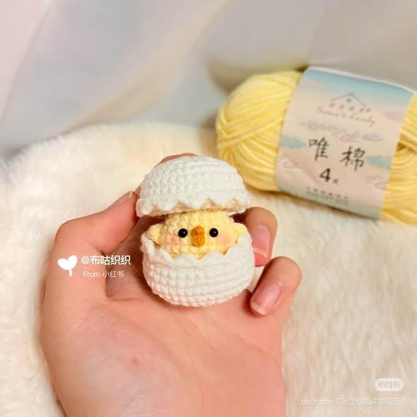 Gà con nở từ trứng