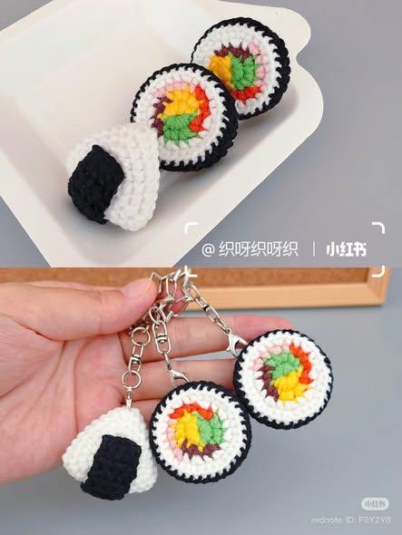 Móc khóa cơm cuộn sushi