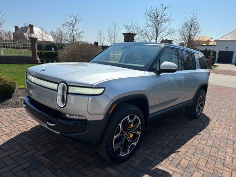 2023 Rivian R1S SUV &#8211; LA Silver with Ocean Coast, Just Delivered Never Driven! for sale